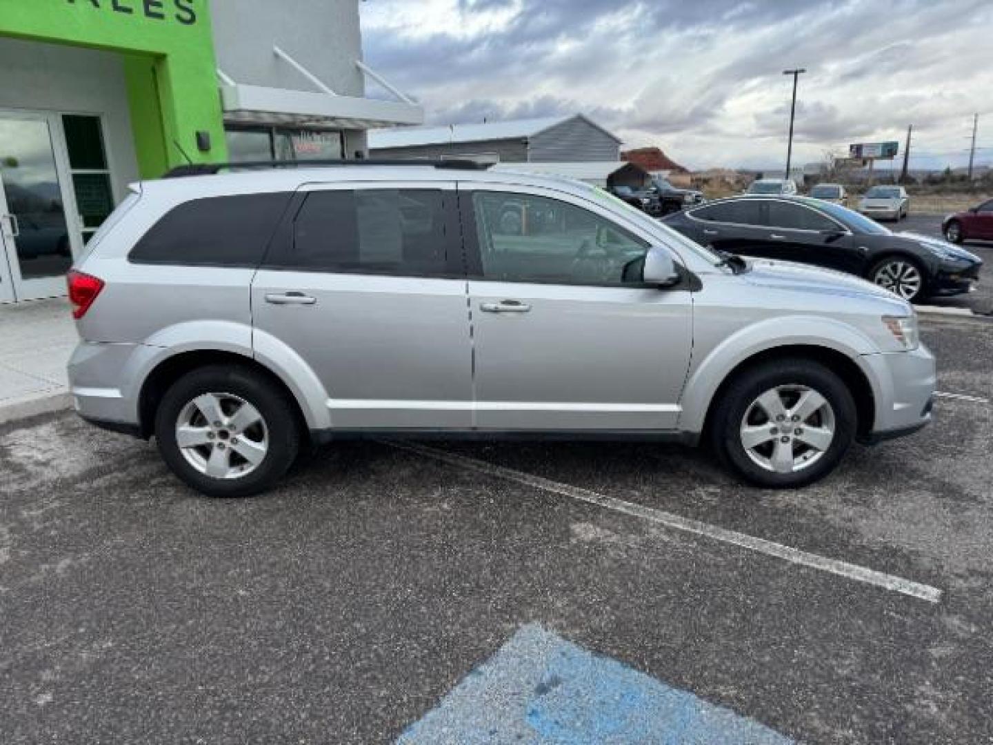 2012 Bright Silver Metall /Black Cloth Interior Dodge Journey SXT (3C4PDCBG8CT) with an 3.6L V6 DOHC 24V engine, 6-Speed Automatic transmission, located at 940 North Main Street, Cedar City, UT, 84720, (435) 628-0023, 37.692936, -113.061897 - Photo#11