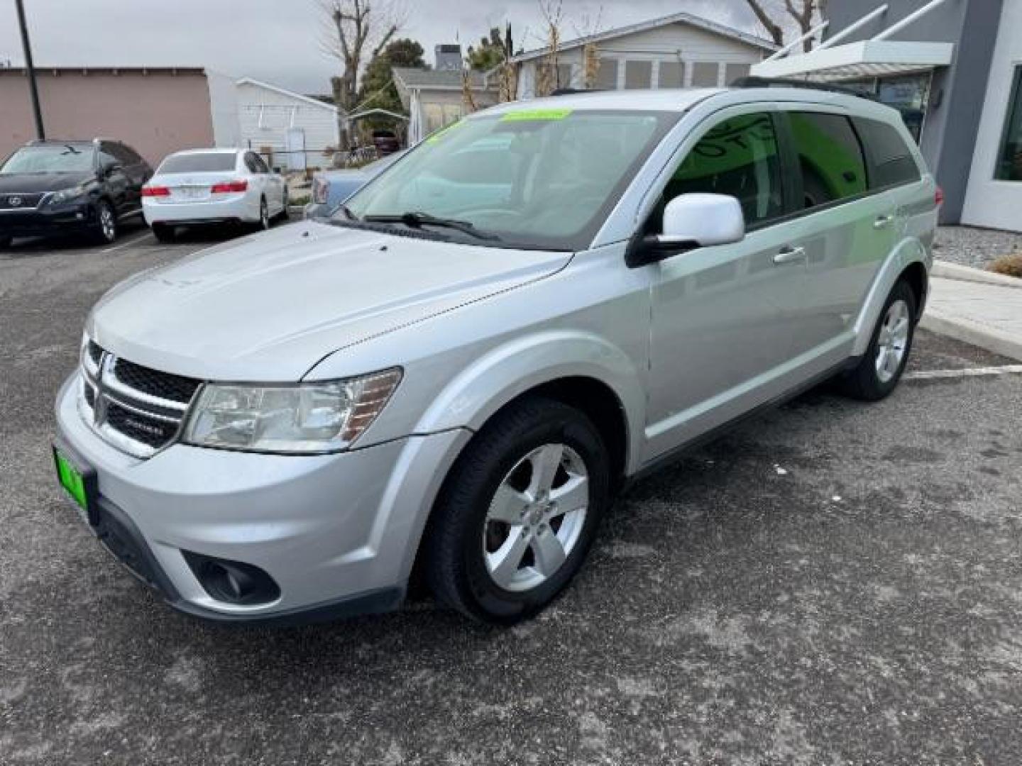 2012 Bright Silver Metall /Black Cloth Interior Dodge Journey SXT (3C4PDCBG8CT) with an 3.6L V6 DOHC 24V engine, 6-Speed Automatic transmission, located at 940 North Main Street, Cedar City, UT, 84720, (435) 628-0023, 37.692936, -113.061897 - Photo#3