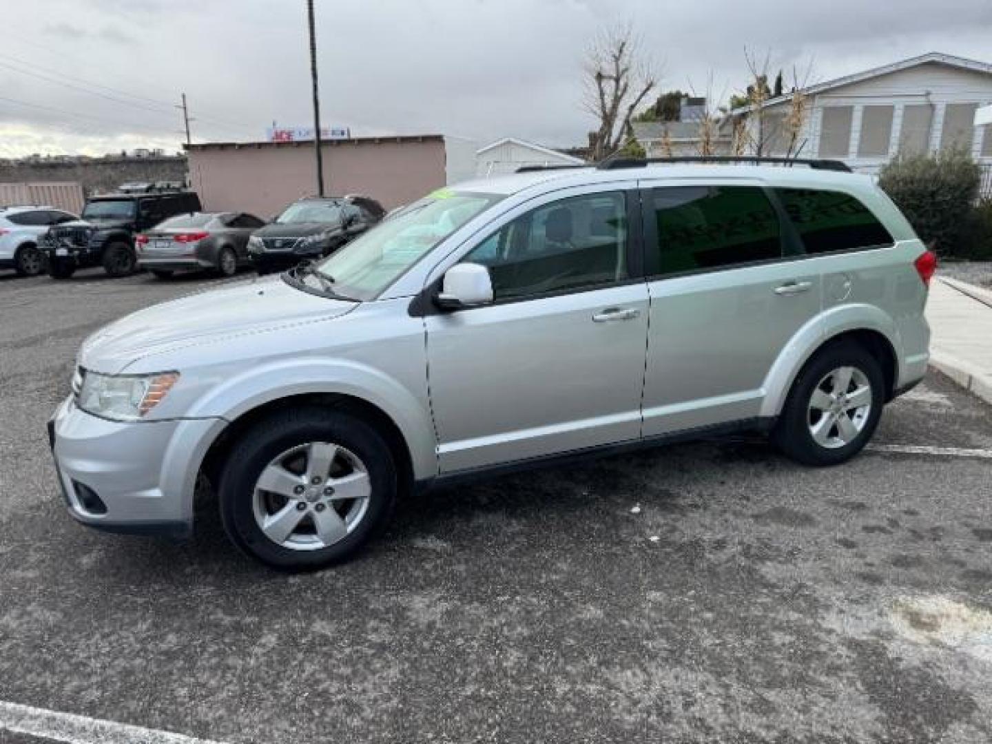 2012 Bright Silver Metall /Black Cloth Interior Dodge Journey SXT (3C4PDCBG8CT) with an 3.6L V6 DOHC 24V engine, 6-Speed Automatic transmission, located at 940 North Main Street, Cedar City, UT, 84720, (435) 628-0023, 37.692936, -113.061897 - Photo#4