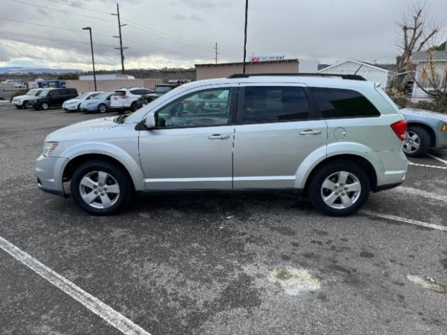 2012 Bright Silver Metall /Black Cloth Interior Dodge Journey SXT (3C4PDCBG8CT) with an 3.6L V6 DOHC 24V engine, 6-Speed Automatic transmission, located at 940 North Main Street, Cedar City, UT, 84720, (435) 628-0023, 37.692936, -113.061897 - Photo#5