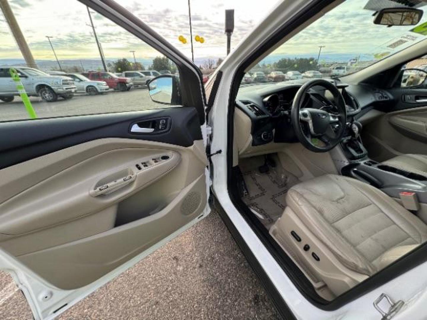 2015 Oxford White /Charcoal Black Ford Escape SE FWD (1FMCU0GX1FU) with an 1.6L L4 DOHC 16V engine, 6-Speed Automatic transmission, located at 1865 East Red Hills Pkwy, St. George, 84770, (435) 628-0023, 37.120850, -113.543640 - Photo#16