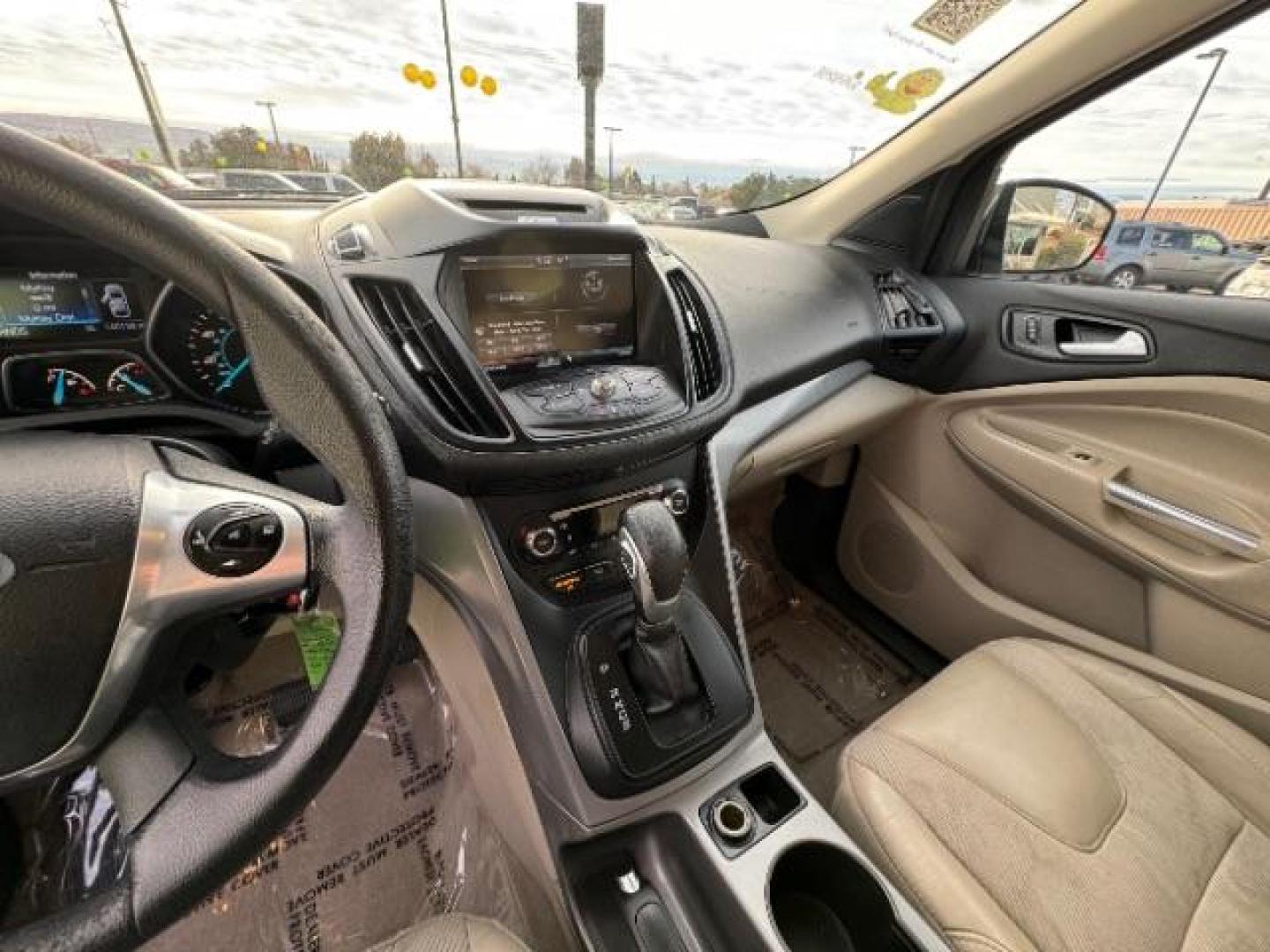 2015 Oxford White /Charcoal Black Ford Escape SE FWD (1FMCU0GX1FU) with an 1.6L L4 DOHC 16V engine, 6-Speed Automatic transmission, located at 1865 East Red Hills Pkwy, St. George, 84770, (435) 628-0023, 37.120850, -113.543640 - Photo#19