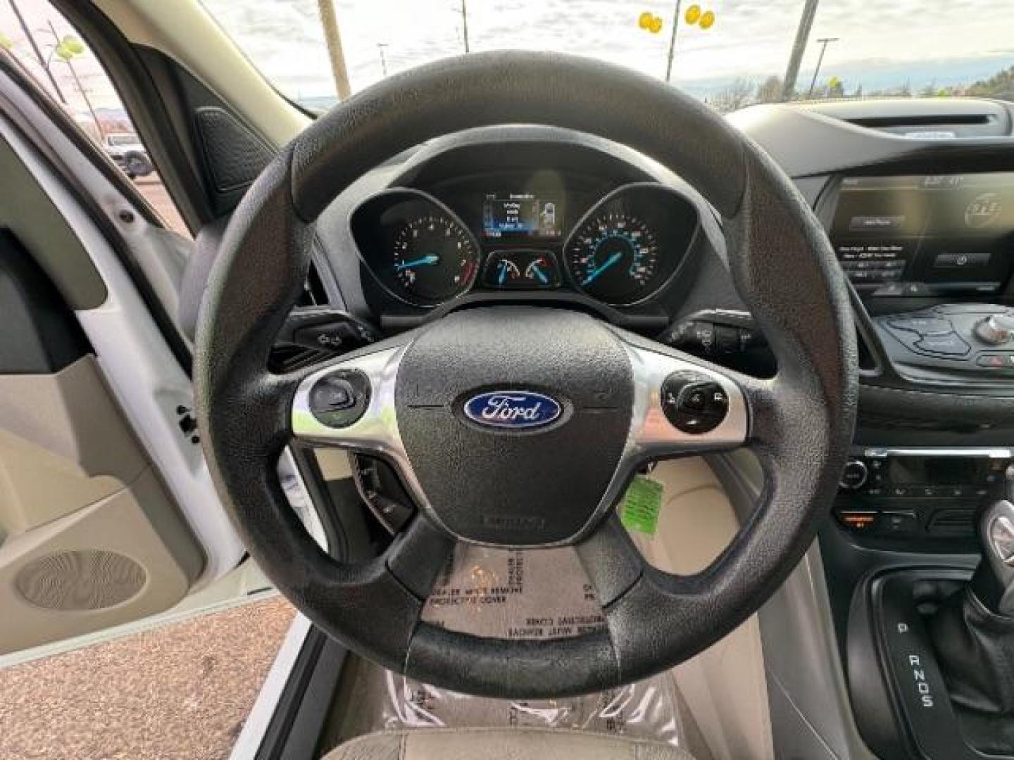 2015 Oxford White /Charcoal Black Ford Escape SE FWD (1FMCU0GX1FU) with an 1.6L L4 DOHC 16V engine, 6-Speed Automatic transmission, located at 1865 East Red Hills Pkwy, St. George, 84770, (435) 628-0023, 37.120850, -113.543640 - Photo#20