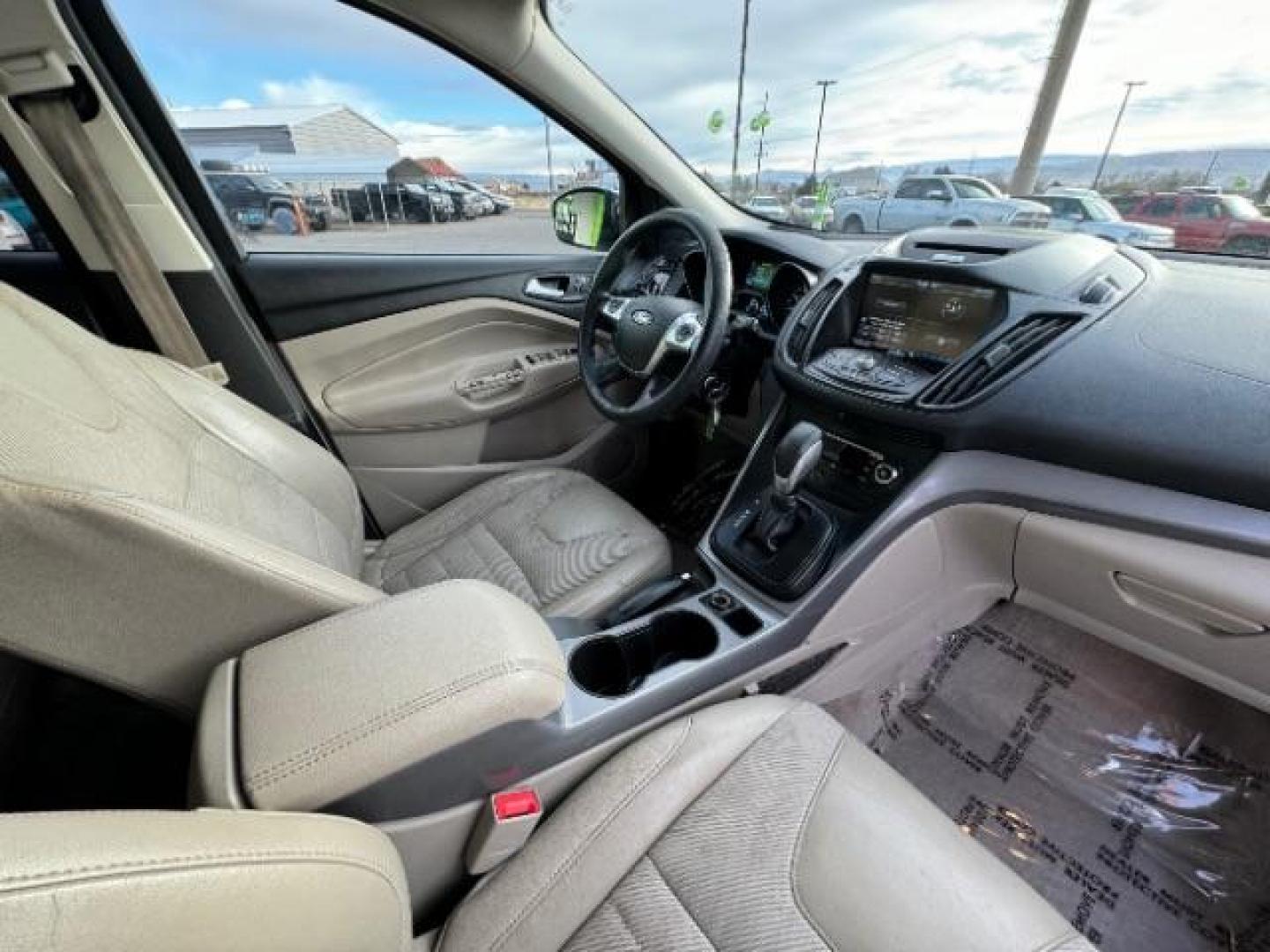 2015 Oxford White /Charcoal Black Ford Escape SE FWD (1FMCU0GX1FU) with an 1.6L L4 DOHC 16V engine, 6-Speed Automatic transmission, located at 1865 East Red Hills Pkwy, St. George, 84770, (435) 628-0023, 37.120850, -113.543640 - Photo#35