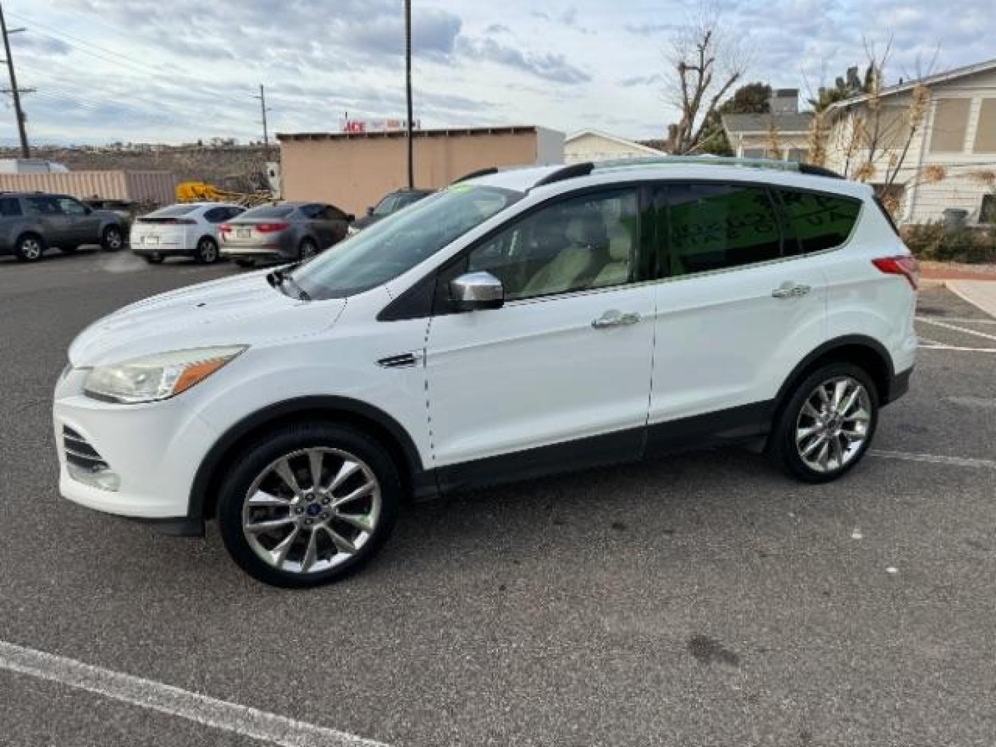 2015 Oxford White /Charcoal Black Ford Escape SE FWD (1FMCU0GX1FU) with an 1.6L L4 DOHC 16V engine, 6-Speed Automatic transmission, located at 1865 East Red Hills Pkwy, St. George, 84770, (435) 628-0023, 37.120850, -113.543640 - Photo#4