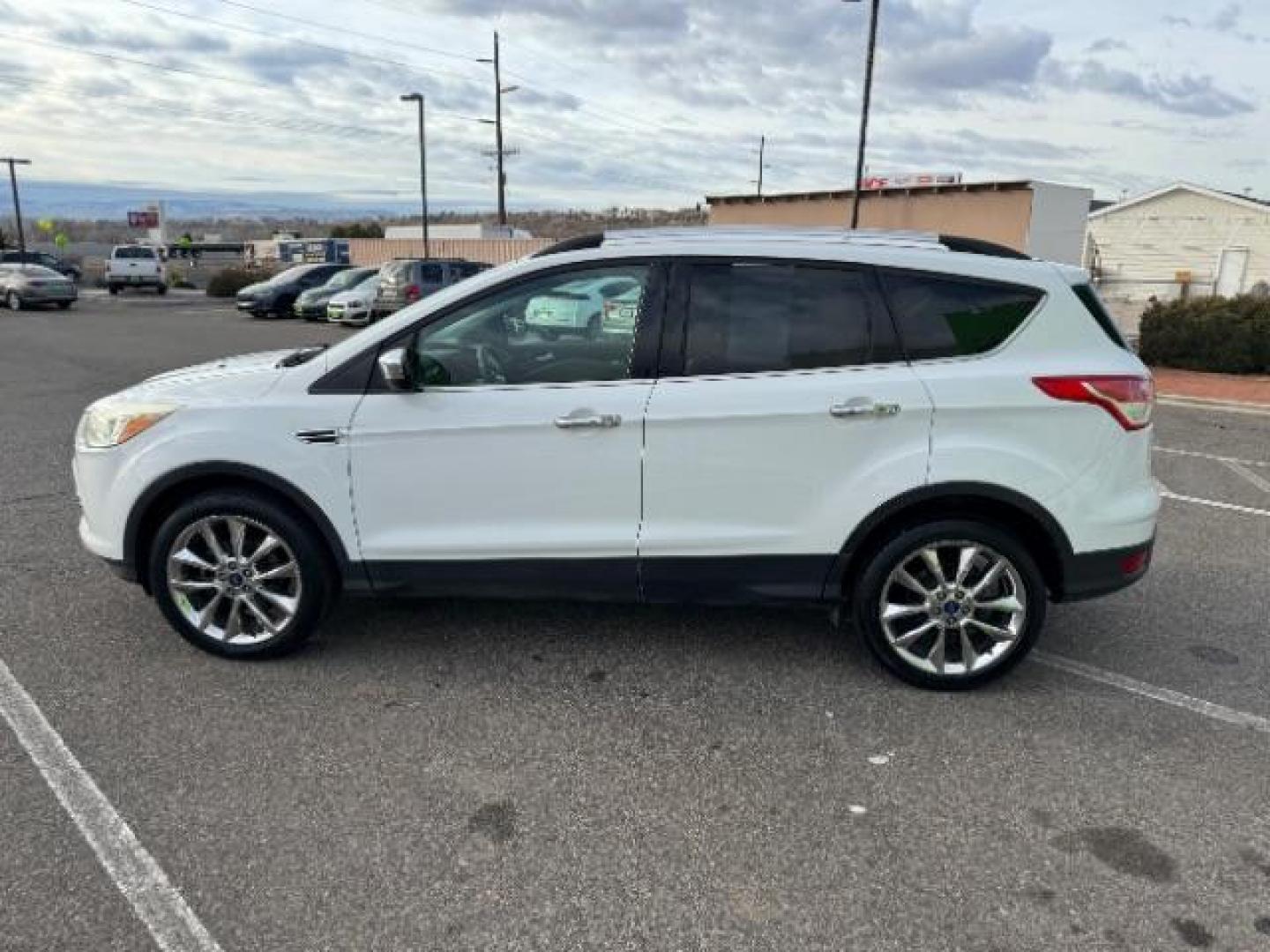 2015 Oxford White /Charcoal Black Ford Escape SE FWD (1FMCU0GX1FU) with an 1.6L L4 DOHC 16V engine, 6-Speed Automatic transmission, located at 1865 East Red Hills Pkwy, St. George, 84770, (435) 628-0023, 37.120850, -113.543640 - Photo#5