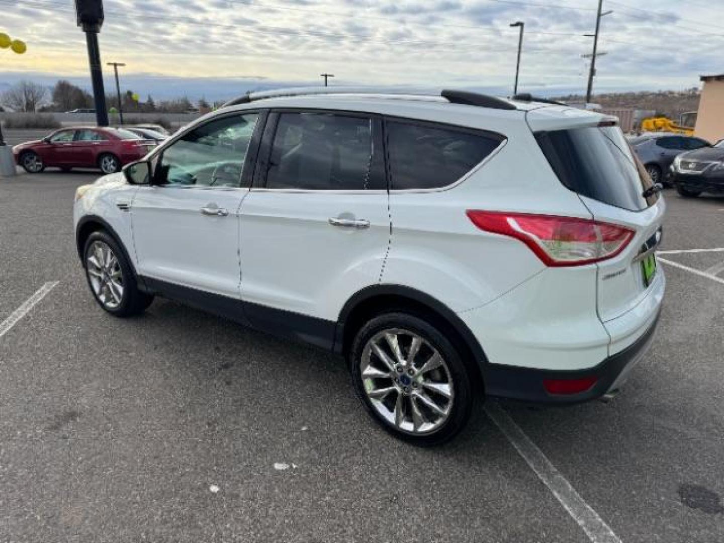 2015 Oxford White /Charcoal Black Ford Escape SE FWD (1FMCU0GX1FU) with an 1.6L L4 DOHC 16V engine, 6-Speed Automatic transmission, located at 1865 East Red Hills Pkwy, St. George, 84770, (435) 628-0023, 37.120850, -113.543640 - Photo#6