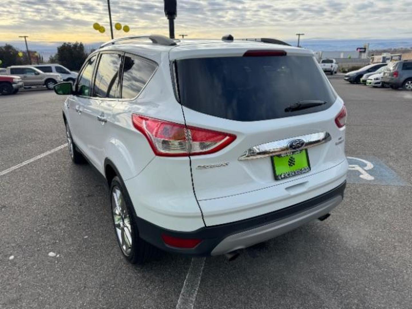 2015 Oxford White /Charcoal Black Ford Escape SE FWD (1FMCU0GX1FU) with an 1.6L L4 DOHC 16V engine, 6-Speed Automatic transmission, located at 1865 East Red Hills Pkwy, St. George, 84770, (435) 628-0023, 37.120850, -113.543640 - Photo#7