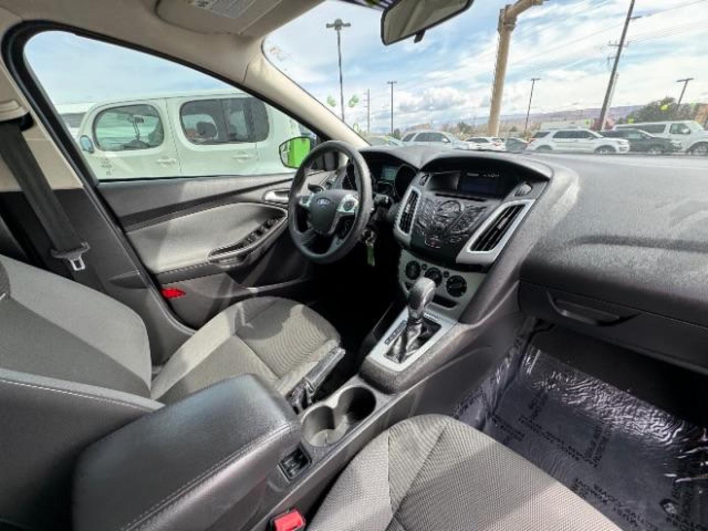 2012 Sterling Grey Metallic /Charcoal Black/Metal Gray Cloth Interior Ford Focus SE (1FAHP3K24CL) with an 2.0L L4 DOHC 16V engine, 6-Speed Automatic transmission, located at 1865 East Red Hills Pkwy, St. George, 84770, (435) 628-0023, 37.120850, -113.543640 - Photo#32