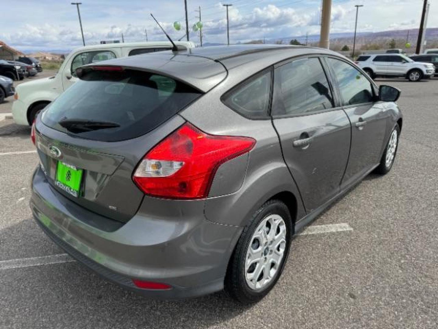 2012 Sterling Grey Metallic /Charcoal Black/Metal Gray Cloth Interior Ford Focus SE (1FAHP3K24CL) with an 2.0L L4 DOHC 16V engine, 6-Speed Automatic transmission, located at 1865 East Red Hills Pkwy, St. George, 84770, (435) 628-0023, 37.120850, -113.543640 - Photo#9