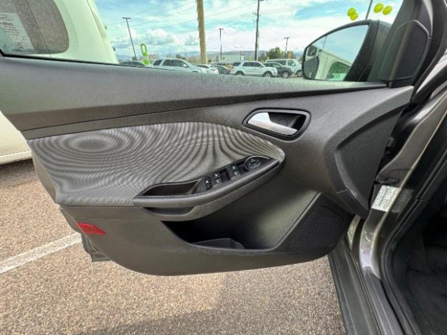 2012 Sterling Grey Metallic /Charcoal Black/Metal Gray Cloth Interior Ford Focus SE (1FAHP3K24CL) with an 2.0L L4 DOHC 16V engine, 6-Speed Automatic transmission, located at 1865 East Red Hills Pkwy, St. George, 84770, (435) 628-0023, 37.120850, -113.543640 - Photo#17