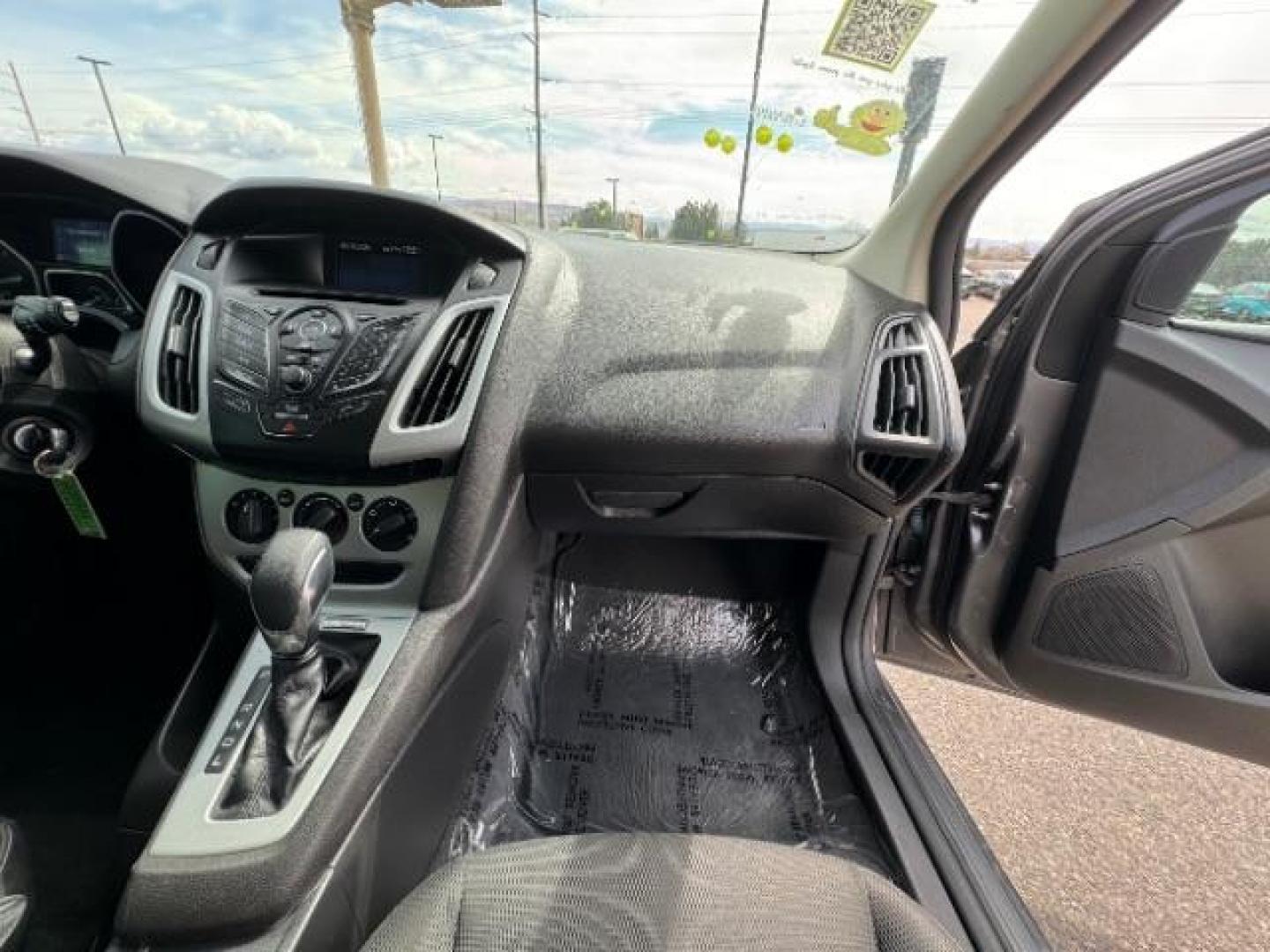 2012 Sterling Grey Metallic /Charcoal Black/Metal Gray Cloth Interior Ford Focus SE (1FAHP3K24CL) with an 2.0L L4 DOHC 16V engine, 6-Speed Automatic transmission, located at 1865 East Red Hills Pkwy, St. George, 84770, (435) 628-0023, 37.120850, -113.543640 - Photo#33