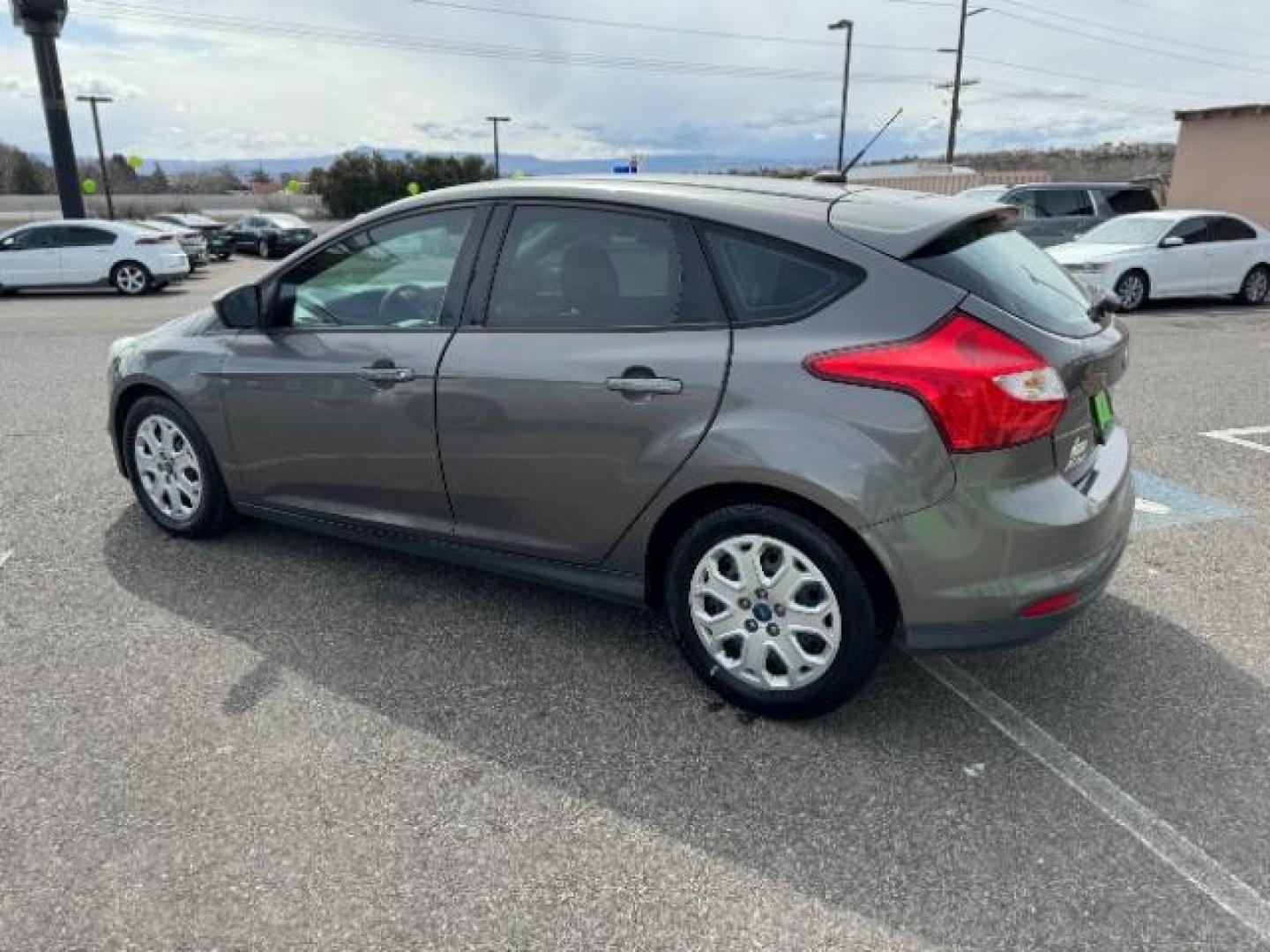 2012 Sterling Grey Metallic /Charcoal Black/Metal Gray Cloth Interior Ford Focus SE (1FAHP3K24CL) with an 2.0L L4 DOHC 16V engine, 6-Speed Automatic transmission, located at 1865 East Red Hills Pkwy, St. George, 84770, (435) 628-0023, 37.120850, -113.543640 - Photo#6