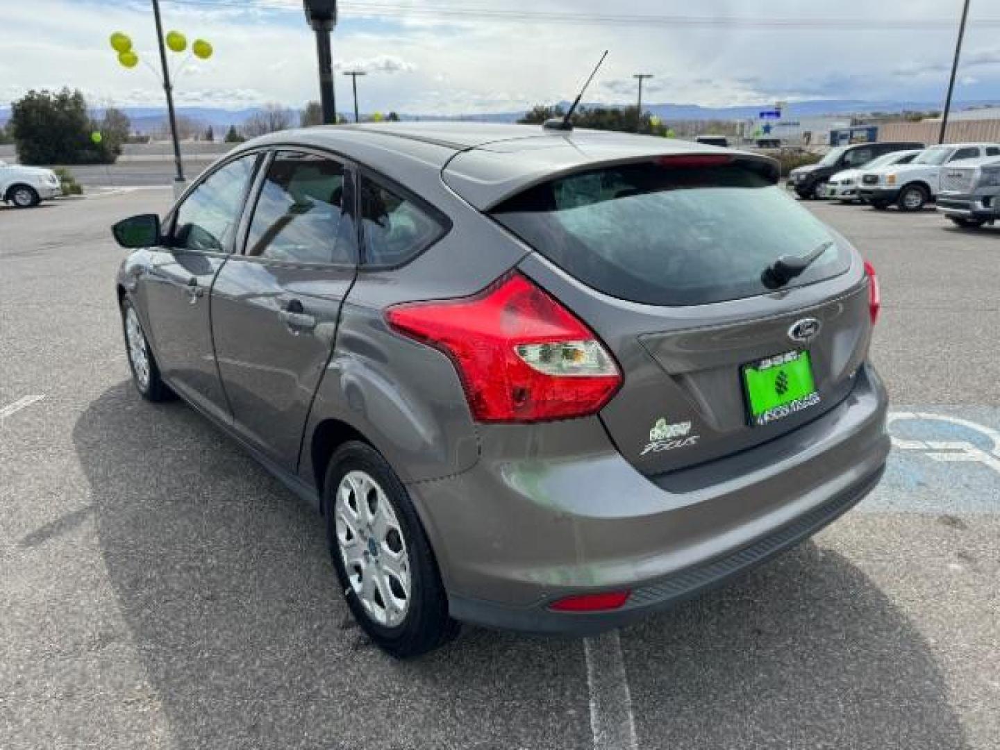 2012 Sterling Grey Metallic /Charcoal Black/Metal Gray Cloth Interior Ford Focus SE (1FAHP3K24CL) with an 2.0L L4 DOHC 16V engine, 6-Speed Automatic transmission, located at 1865 East Red Hills Pkwy, St. George, 84770, (435) 628-0023, 37.120850, -113.543640 - Photo#7