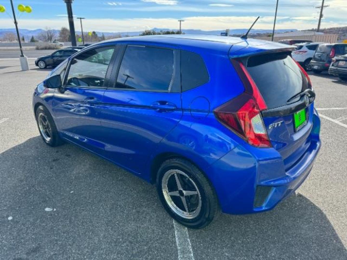 2015 Aegean Blue Metallic Honda Fit HATCHBACK 4-DR (3HGGK5G59FM) with an 1.5L L4 SOHC 16V engine, 6-Speed Manual transmission, located at 1865 East Red Hills Pkwy, St. George, 84770, (435) 628-0023, 37.120850, -113.543640 - Photo#5