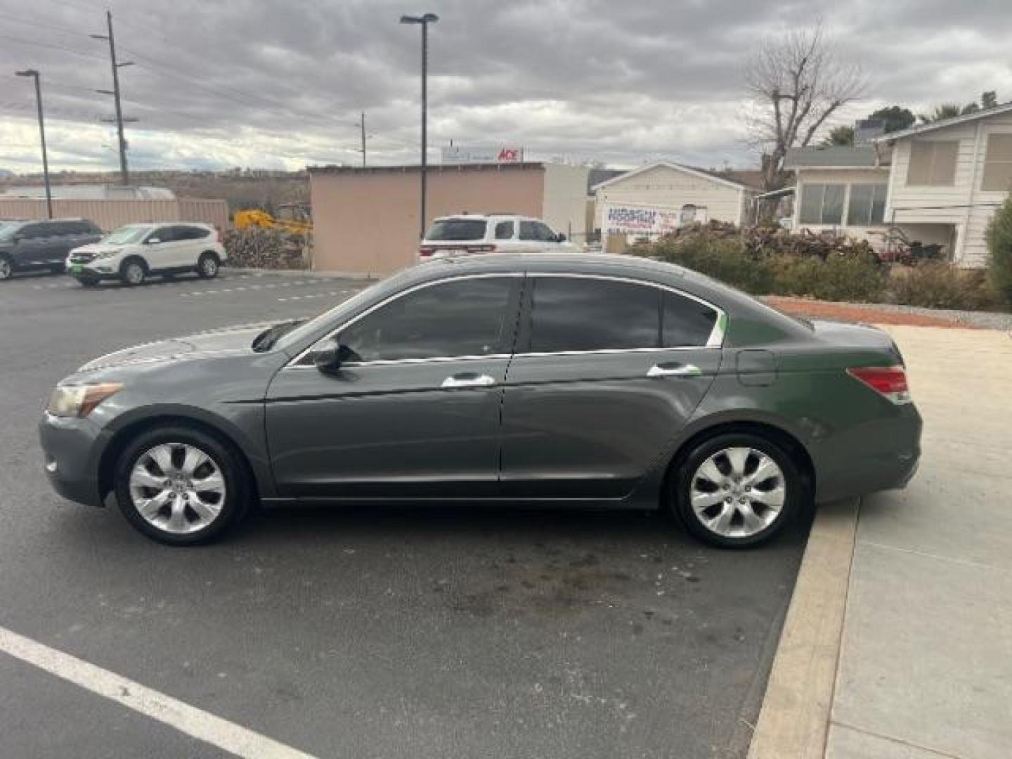 2009 Polished Metal Metallic /Ivory Leather Interior Honda Accord EX-L V-6 Sedan AT (1HGCP36809A) with an 3.5L V6 SOHC 24V engine, 5-Speed Automatic transmission, located at 1865 East Red Hills Pkwy, St. George, 84770, (435) 628-0023, 37.120850, -113.543640 - We specialize in helping ALL people get the best financing available. No matter your credit score, good, bad or none we can get you an amazing rate. Had a bankruptcy, divorce, or repossessions? We give you the green light to get your credit back on the road. Low down and affordable payments that fit - Photo#3