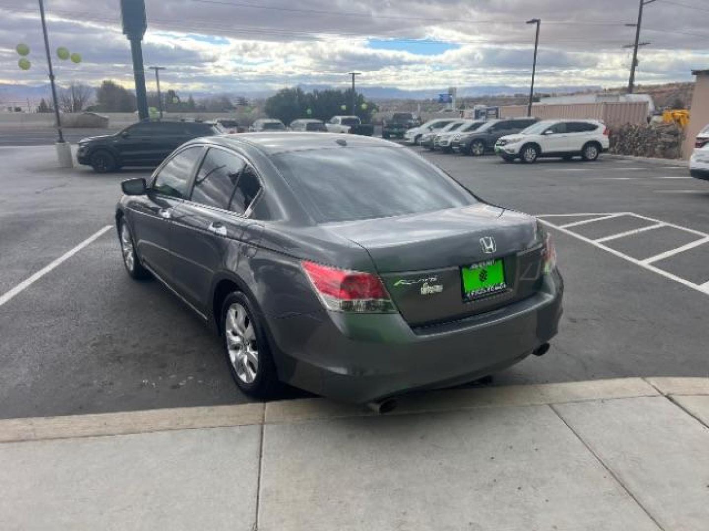 2009 Polished Metal Metallic /Ivory Leather Interior Honda Accord EX-L V-6 Sedan AT (1HGCP36809A) with an 3.5L V6 SOHC 24V engine, 5-Speed Automatic transmission, located at 1865 East Red Hills Pkwy, St. George, 84770, (435) 628-0023, 37.120850, -113.543640 - We specialize in helping ALL people get the best financing available. No matter your credit score, good, bad or none we can get you an amazing rate. Had a bankruptcy, divorce, or repossessions? We give you the green light to get your credit back on the road. Low down and affordable payments that fit - Photo#4