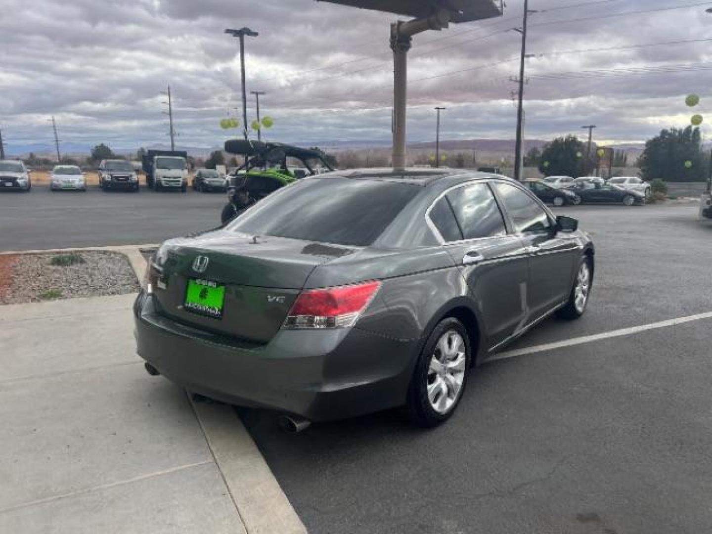 2009 Polished Metal Metallic /Ivory Leather Interior Honda Accord EX-L V-6 Sedan AT (1HGCP36809A) with an 3.5L V6 SOHC 24V engine, 5-Speed Automatic transmission, located at 1865 East Red Hills Pkwy, St. George, 84770, (435) 628-0023, 37.120850, -113.543640 - We specialize in helping ALL people get the best financing available. No matter your credit score, good, bad or none we can get you an amazing rate. Had a bankruptcy, divorce, or repossessions? We give you the green light to get your credit back on the road. Low down and affordable payments that fit - Photo#6