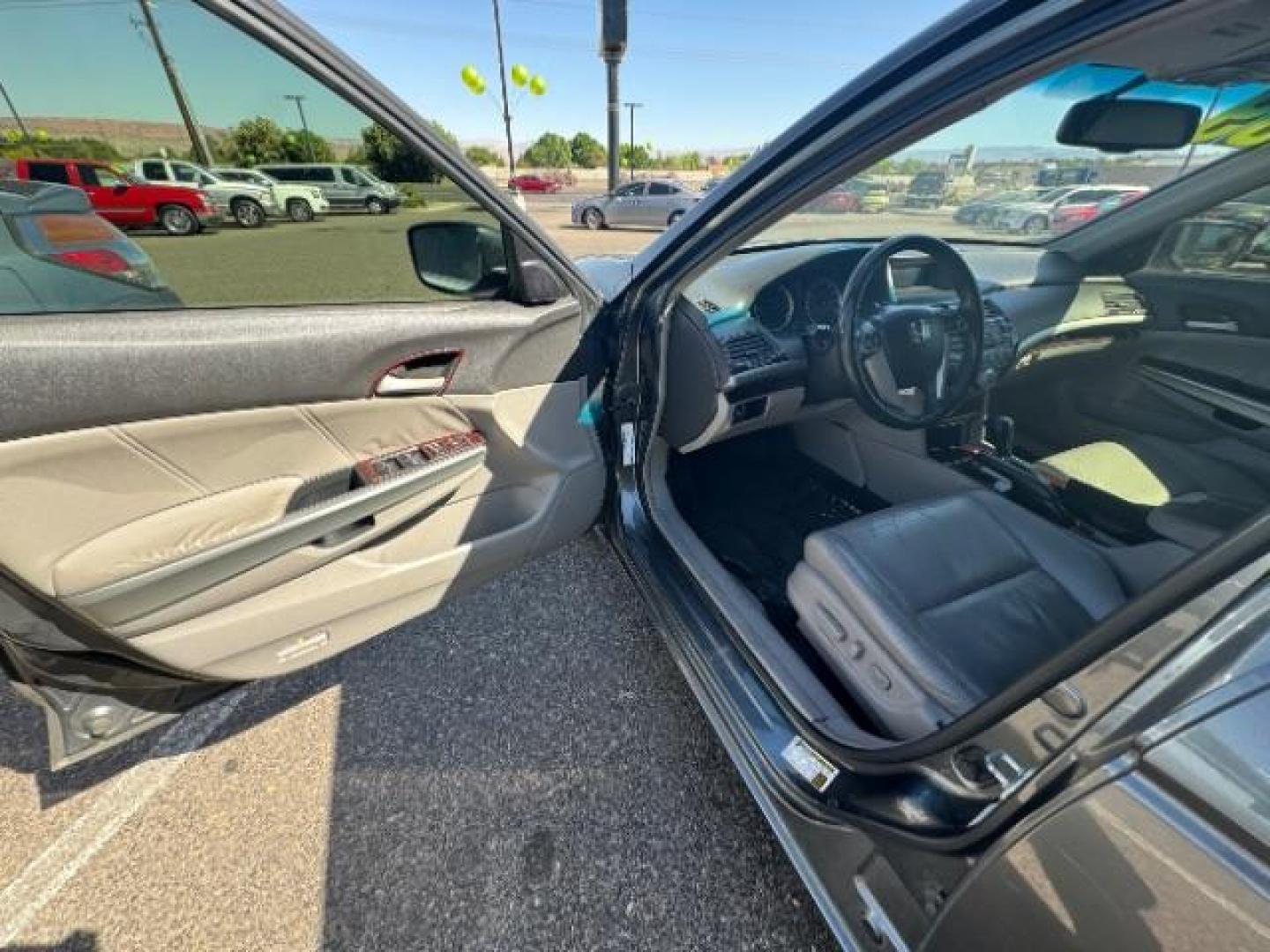 2009 Polished Metal Metal /Gray Leather Interio Honda Accord EX-L V-6 Sedan AT (1HGCP36809A) with an 3.5L V6 SOHC 24V engine, 5-Speed Automatic transmission, located at 1865 East Red Hills Pkwy, St. George, 84770, (435) 628-0023, 37.120850, -113.543640 - Photo#15