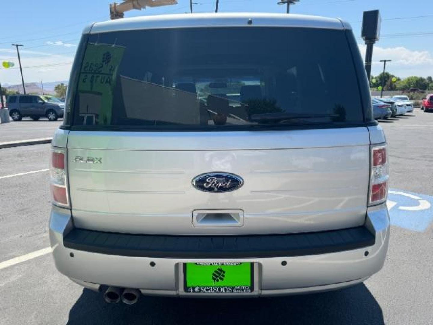 2011 Ingot Silver Metalli /Charcoal Black Cloth Ford Flex SE FWD (2FMGK5BC4BB) with an 3.5L V6 DOHC 24V engine, 6-Speed Automatic Ov transmission, located at 1865 East Red Hills Pkwy, St. George, 84770, (435) 628-0023, 37.120850, -113.543640 - We specialize in helping ALL people get the best financing available. No matter your credit score, good, bad or none we can get you an amazing rate. Had a bankruptcy, divorce, or repossessions? We give you the green light to get your credit back on the road. Low down and affordable payments that fit - Photo#5