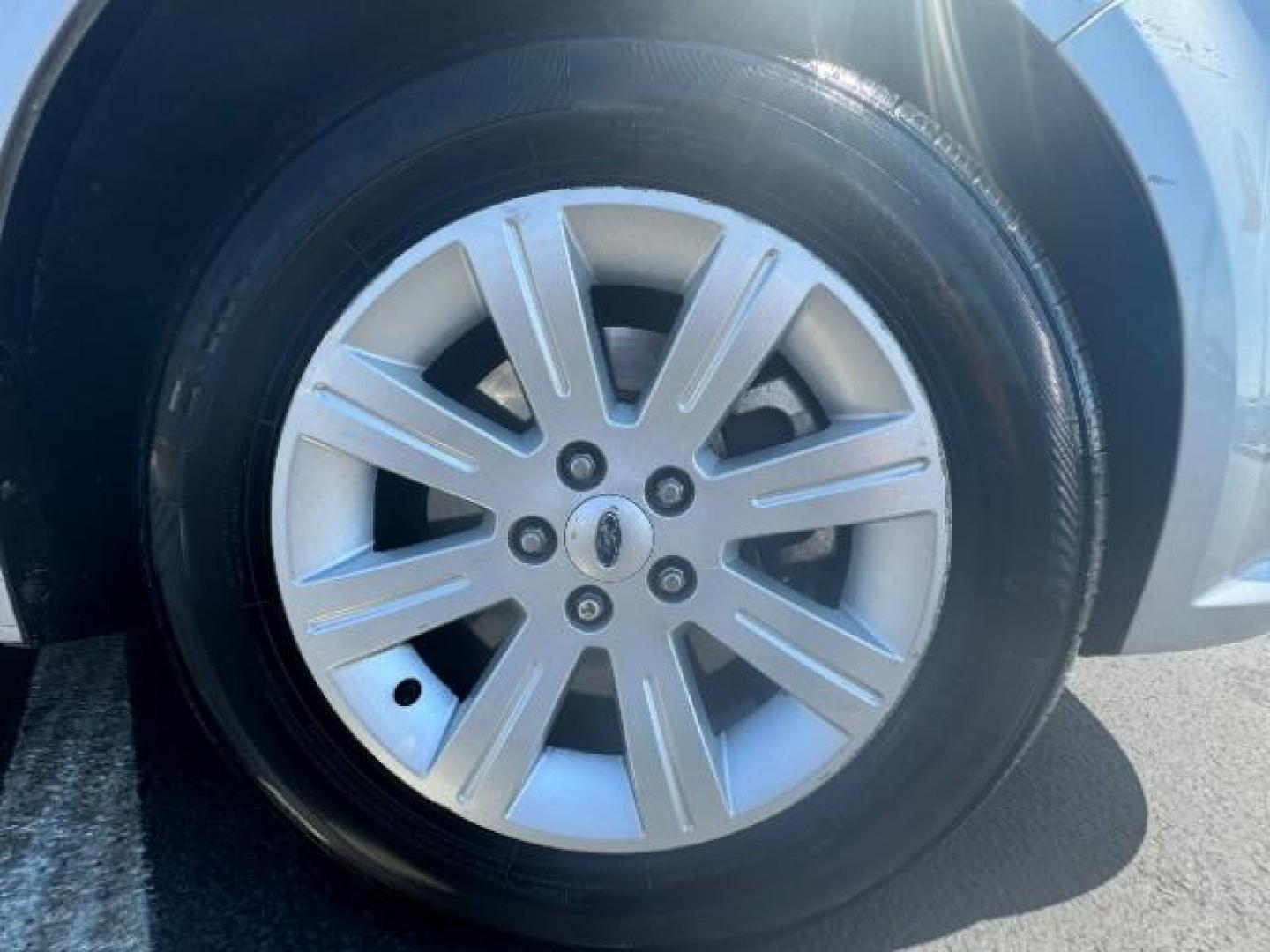 2011 Ingot Silver Metalli /Charcoal Black Cloth Ford Flex SE FWD (2FMGK5BC4BB) with an 3.5L V6 DOHC 24V engine, 6-Speed Automatic Ov transmission, located at 1865 East Red Hills Pkwy, St. George, 84770, (435) 628-0023, 37.120850, -113.543640 - We specialize in helping ALL people get the best financing available. No matter your credit score, good, bad or none we can get you an amazing rate. Had a bankruptcy, divorce, or repossessions? We give you the green light to get your credit back on the road. Low down and affordable payments that fit - Photo#8