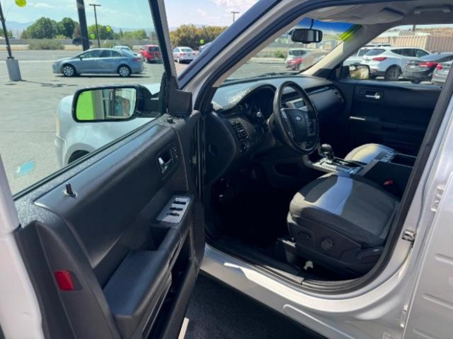 2011 Ingot Silver Metalli /Charcoal Black Cloth Ford Flex SE FWD (2FMGK5BC4BB) with an 3.5L V6 DOHC 24V engine, 6-Speed Automatic Ov transmission, located at 1865 East Red Hills Pkwy, St. George, 84770, (435) 628-0023, 37.120850, -113.543640 - We specialize in helping ALL people get the best financing available. No matter your credit score, good, bad or none we can get you an amazing rate. Had a bankruptcy, divorce, or repossessions? We give you the green light to get your credit back on the road. Low down and affordable payments that fit - Photo#12