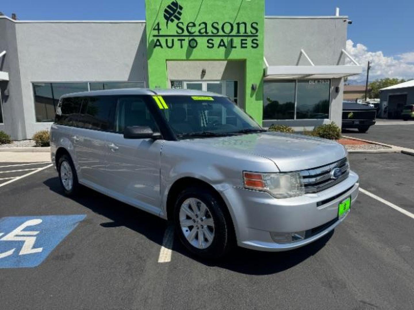 2011 Ingot Silver Metalli /Charcoal Black Cloth Ford Flex SE FWD (2FMGK5BC4BB) with an 3.5L V6 DOHC 24V engine, 6-Speed Automatic Ov transmission, located at 1865 East Red Hills Pkwy, St. George, 84770, (435) 628-0023, 37.120850, -113.543640 - Photo#0