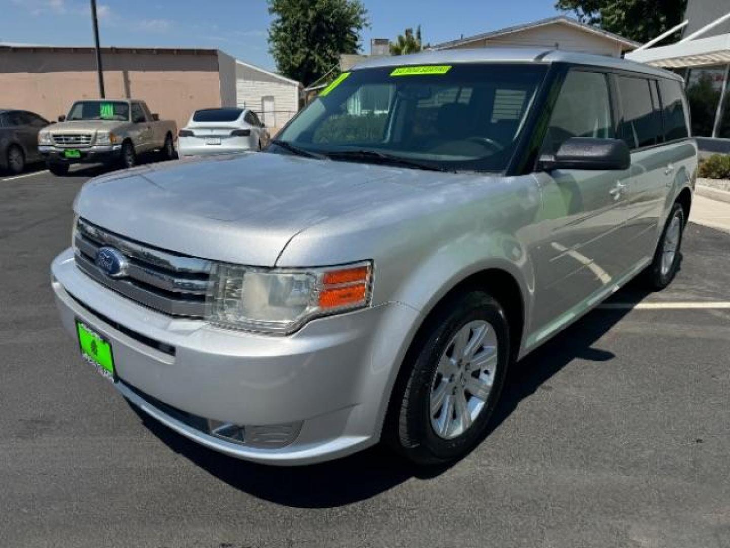 2011 Ingot Silver Metalli /Charcoal Black Cloth Ford Flex SE FWD (2FMGK5BC4BB) with an 3.5L V6 DOHC 24V engine, 6-Speed Automatic Ov transmission, located at 1865 East Red Hills Pkwy, St. George, 84770, (435) 628-0023, 37.120850, -113.543640 - Photo#2