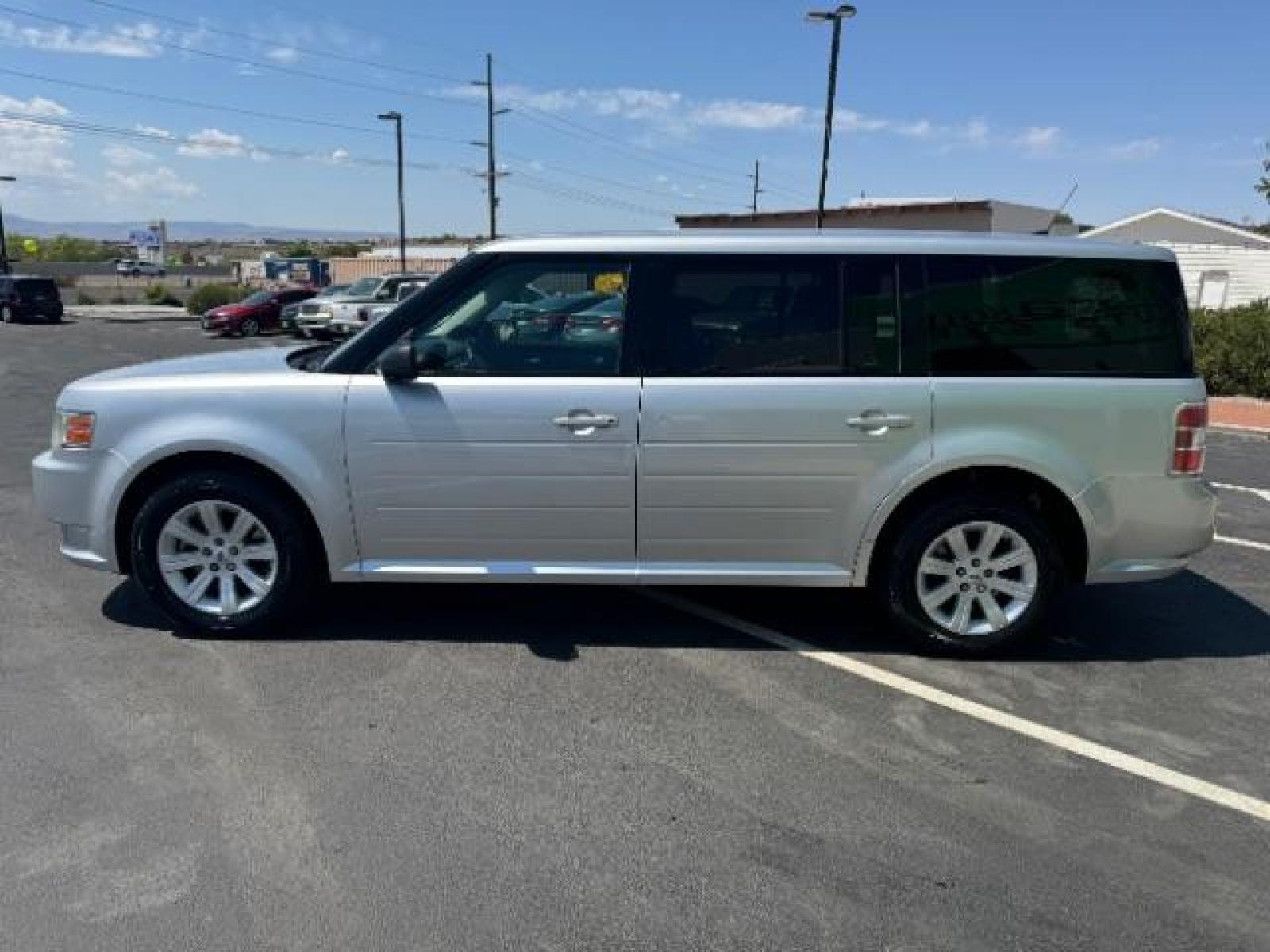2011 Ingot Silver Metalli /Charcoal Black Cloth Ford Flex SE FWD (2FMGK5BC4BB) with an 3.5L V6 DOHC 24V engine, 6-Speed Automatic Ov transmission, located at 1865 East Red Hills Pkwy, St. George, 84770, (435) 628-0023, 37.120850, -113.543640 - We specialize in helping ALL people get the best financing available. No matter your credit score, good, bad or none we can get you an amazing rate. Had a bankruptcy, divorce, or repossessions? We give you the green light to get your credit back on the road. Low down and affordable payments that fit - Photo #3