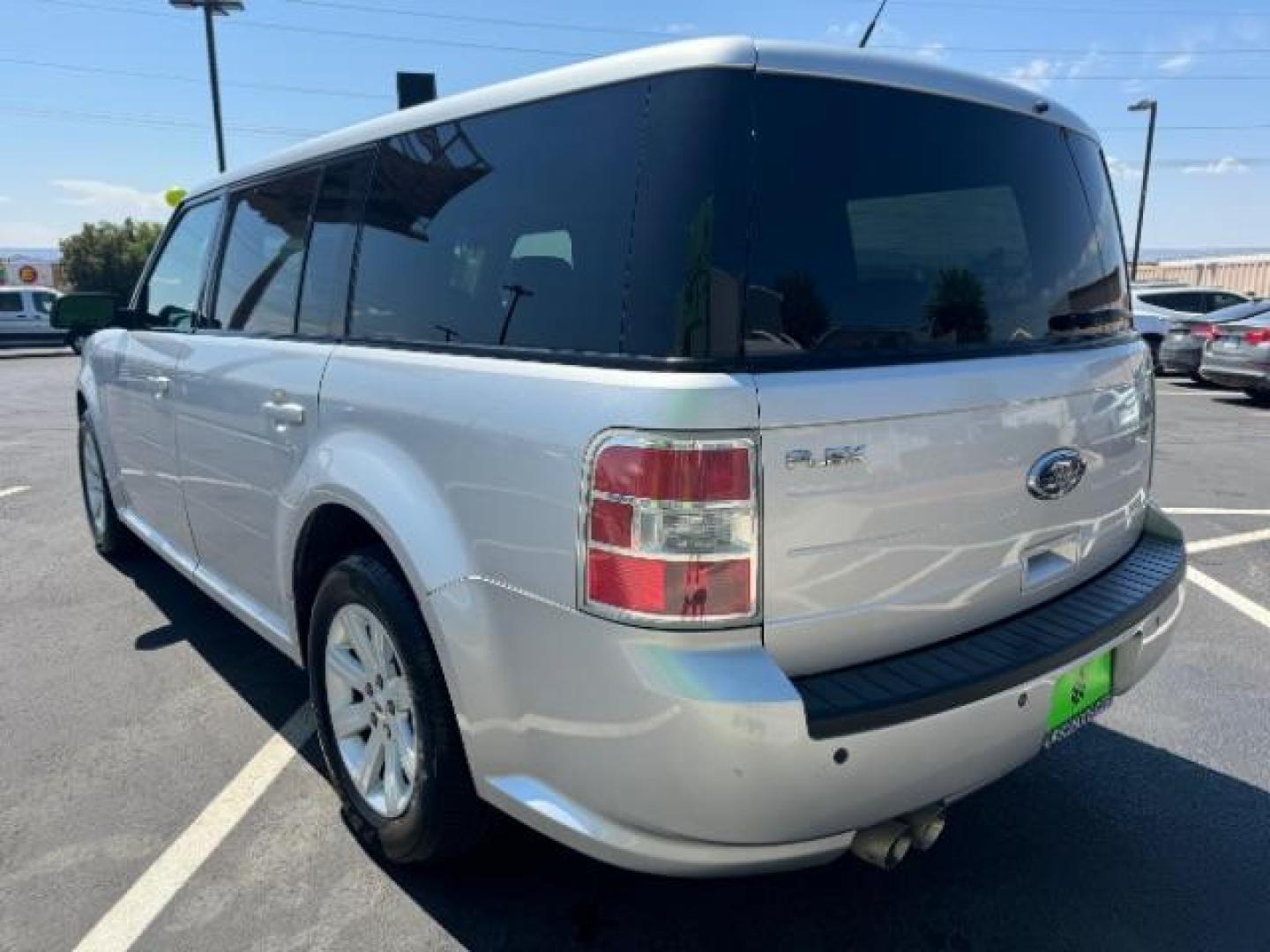 2011 Ingot Silver Metalli /Charcoal Black Cloth Ford Flex SE FWD (2FMGK5BC4BB) with an 3.5L V6 DOHC 24V engine, 6-Speed Automatic Ov transmission, located at 1865 East Red Hills Pkwy, St. George, 84770, (435) 628-0023, 37.120850, -113.543640 - Photo#4