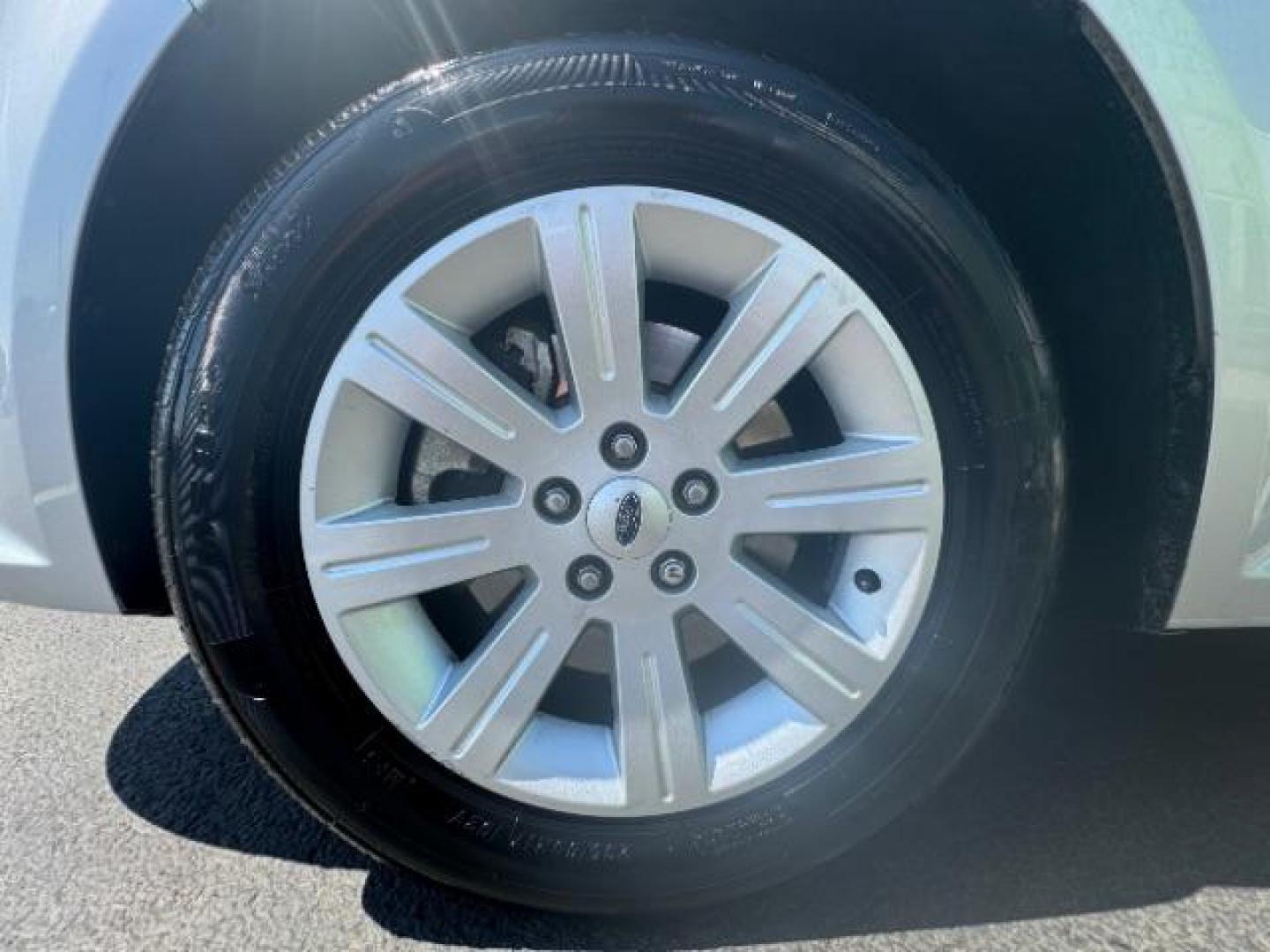 2011 Ingot Silver Metalli /Charcoal Black Cloth Ford Flex SE FWD (2FMGK5BC4BB) with an 3.5L V6 DOHC 24V engine, 6-Speed Automatic Ov transmission, located at 1865 East Red Hills Pkwy, St. George, 84770, (435) 628-0023, 37.120850, -113.543640 - Photo#11