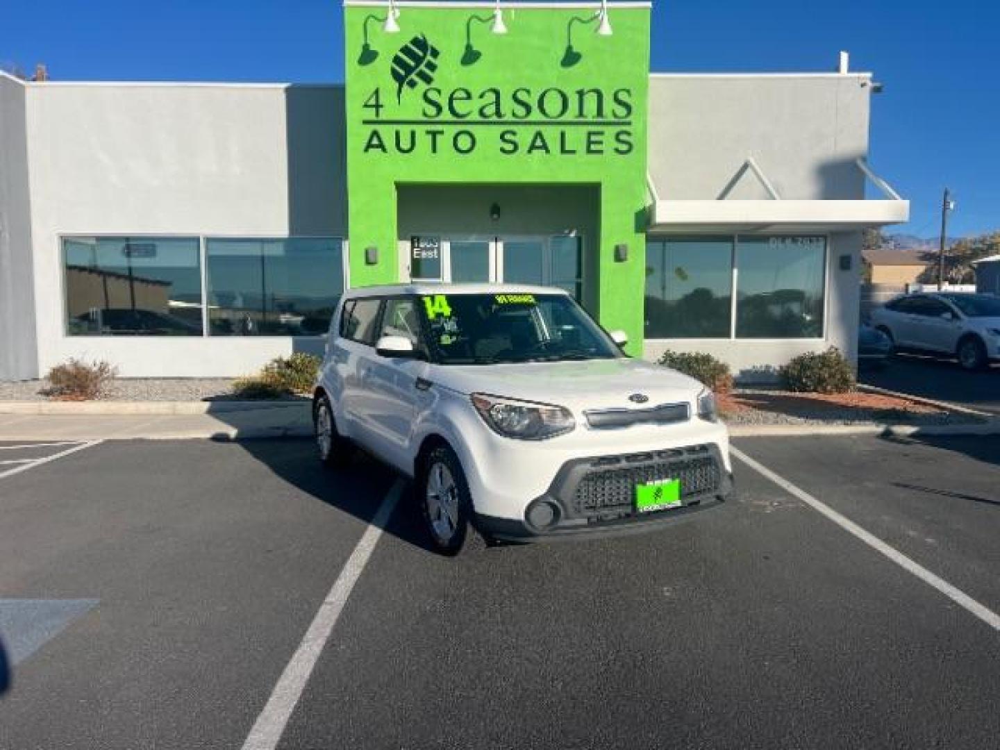 2014 Clear White /Black Kia Soul Base (KNDJN2A28E7) with an 1.6L L4 DOHC 16V engine, 6-Speed Automatic transmission, located at 1865 East Red Hills Pkwy, St. George, 84770, (435) 628-0023, 37.120850, -113.543640 - We specialize in helping ALL people get the best financing available. No matter your credit score, good, bad or none we can get you an amazing rate. Had a bankruptcy, divorce, or repossessions? We give you the green light to get your credit back on the road. Low down and affordable payments that fit - Photo#0