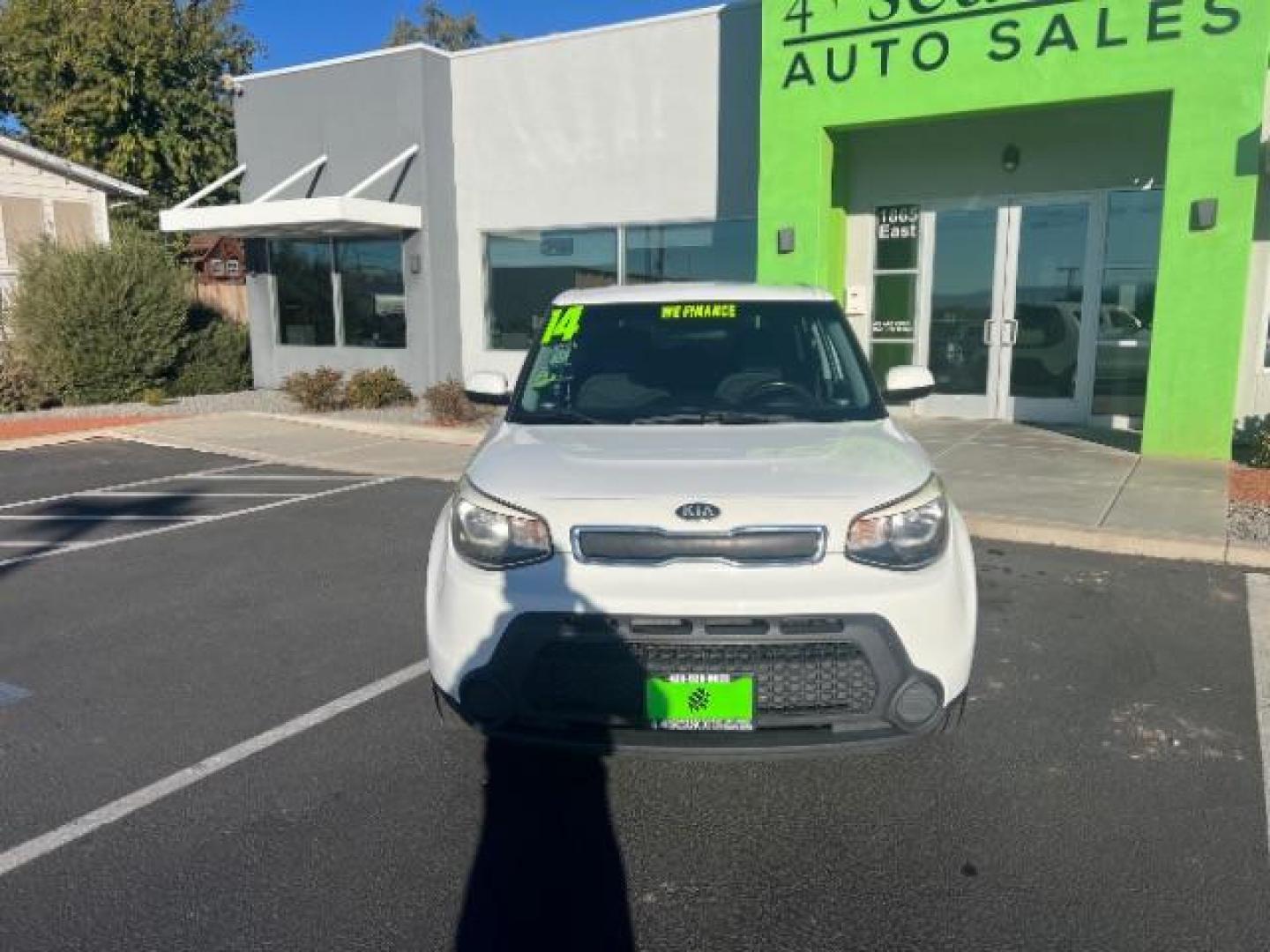 2014 Clear White /Black Kia Soul Base (KNDJN2A28E7) with an 1.6L L4 DOHC 16V engine, 6-Speed Automatic transmission, located at 1865 East Red Hills Pkwy, St. George, 84770, (435) 628-0023, 37.120850, -113.543640 - We specialize in helping ALL people get the best financing available. No matter your credit score, good, bad or none we can get you an amazing rate. Had a bankruptcy, divorce, or repossessions? We give you the green light to get your credit back on the road. Low down and affordable payments that fit - Photo#1