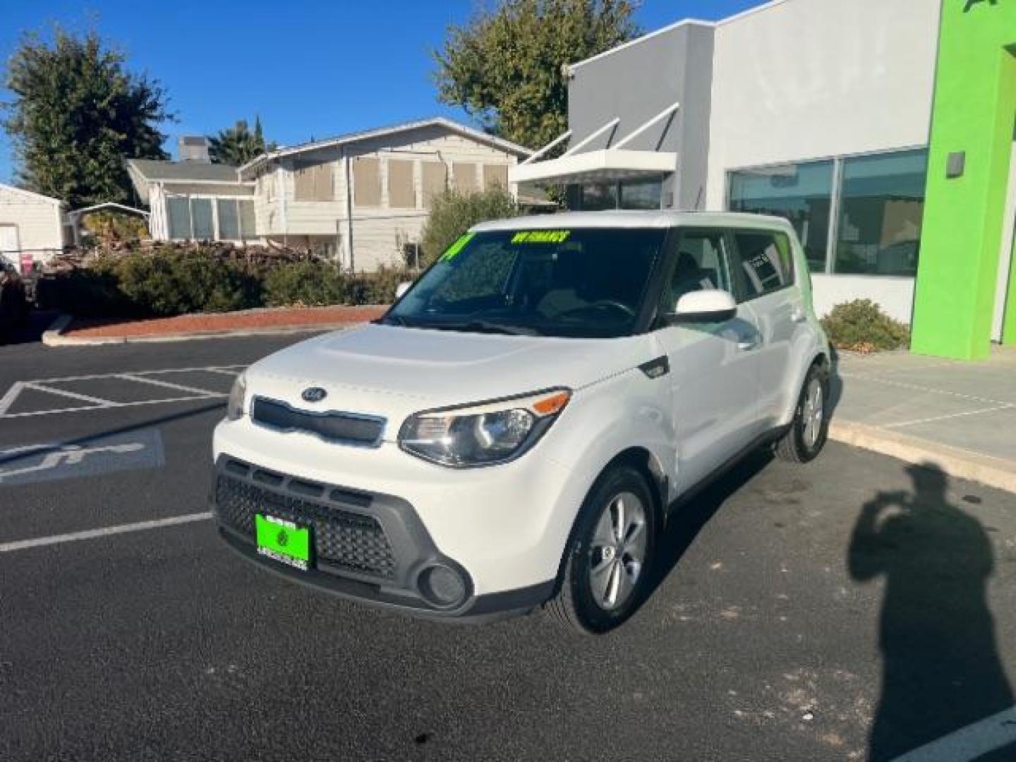 2014 Clear White /Black Kia Soul Base (KNDJN2A28E7) with an 1.6L L4 DOHC 16V engine, 6-Speed Automatic transmission, located at 1865 East Red Hills Pkwy, St. George, 84770, (435) 628-0023, 37.120850, -113.543640 - We specialize in helping ALL people get the best financing available. No matter your credit score, good, bad or none we can get you an amazing rate. Had a bankruptcy, divorce, or repossessions? We give you the green light to get your credit back on the road. Low down and affordable payments that fit - Photo#2