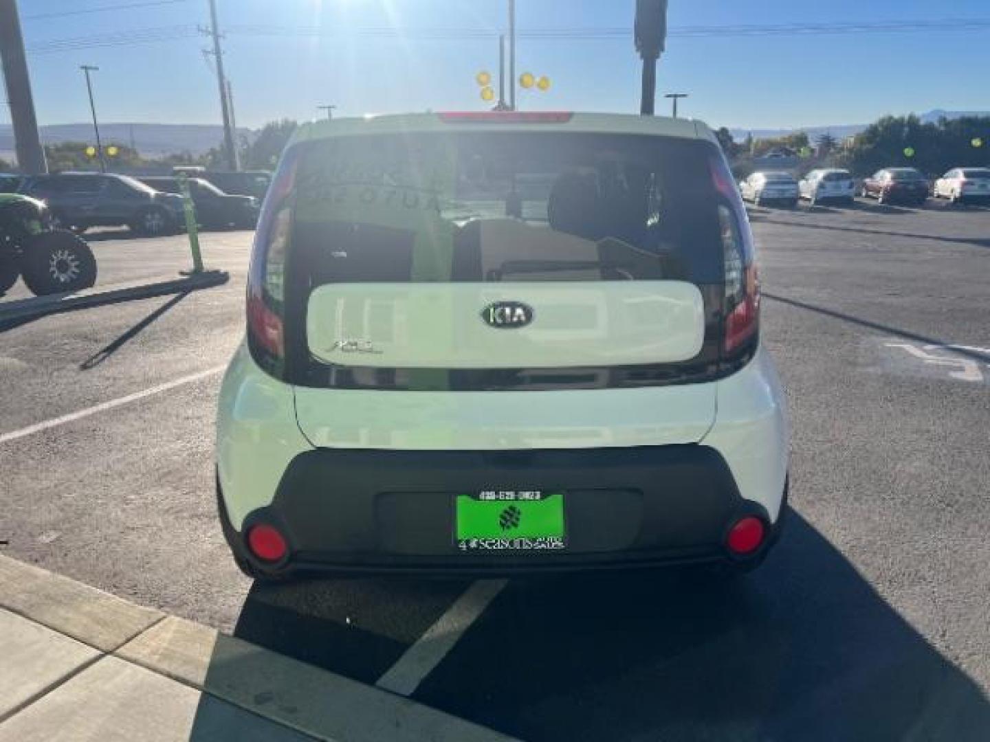 2014 Clear White /Black Kia Soul Base (KNDJN2A28E7) with an 1.6L L4 DOHC 16V engine, 6-Speed Automatic transmission, located at 1865 East Red Hills Pkwy, St. George, 84770, (435) 628-0023, 37.120850, -113.543640 - We specialize in helping ALL people get the best financing available. No matter your credit score, good, bad or none we can get you an amazing rate. Had a bankruptcy, divorce, or repossessions? We give you the green light to get your credit back on the road. Low down and affordable payments that fit - Photo#5