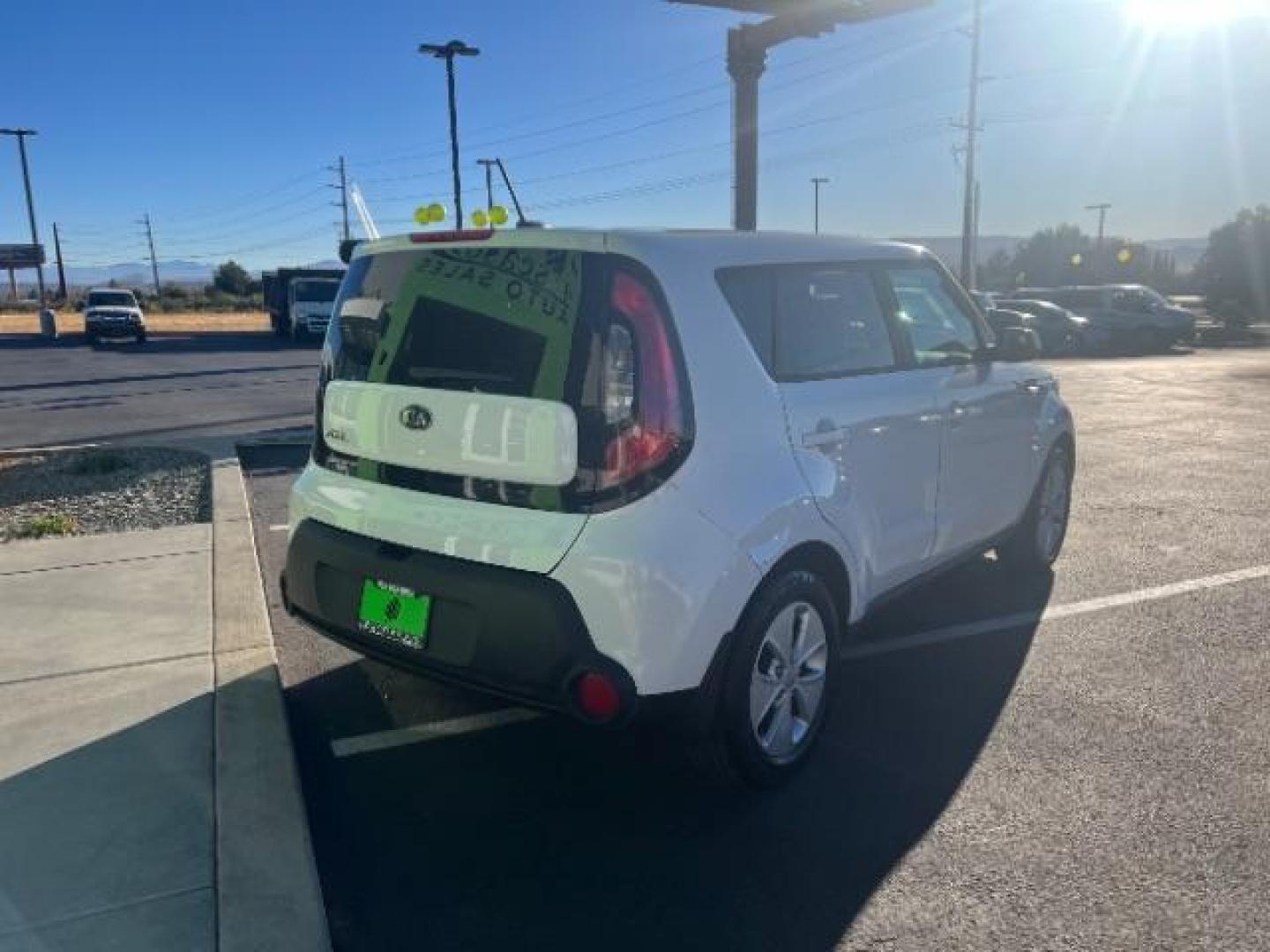 2014 Clear White /Black Kia Soul Base (KNDJN2A28E7) with an 1.6L L4 DOHC 16V engine, 6-Speed Automatic transmission, located at 1865 East Red Hills Pkwy, St. George, 84770, (435) 628-0023, 37.120850, -113.543640 - We specialize in helping ALL people get the best financing available. No matter your credit score, good, bad or none we can get you an amazing rate. Had a bankruptcy, divorce, or repossessions? We give you the green light to get your credit back on the road. Low down and affordable payments that fit - Photo#6