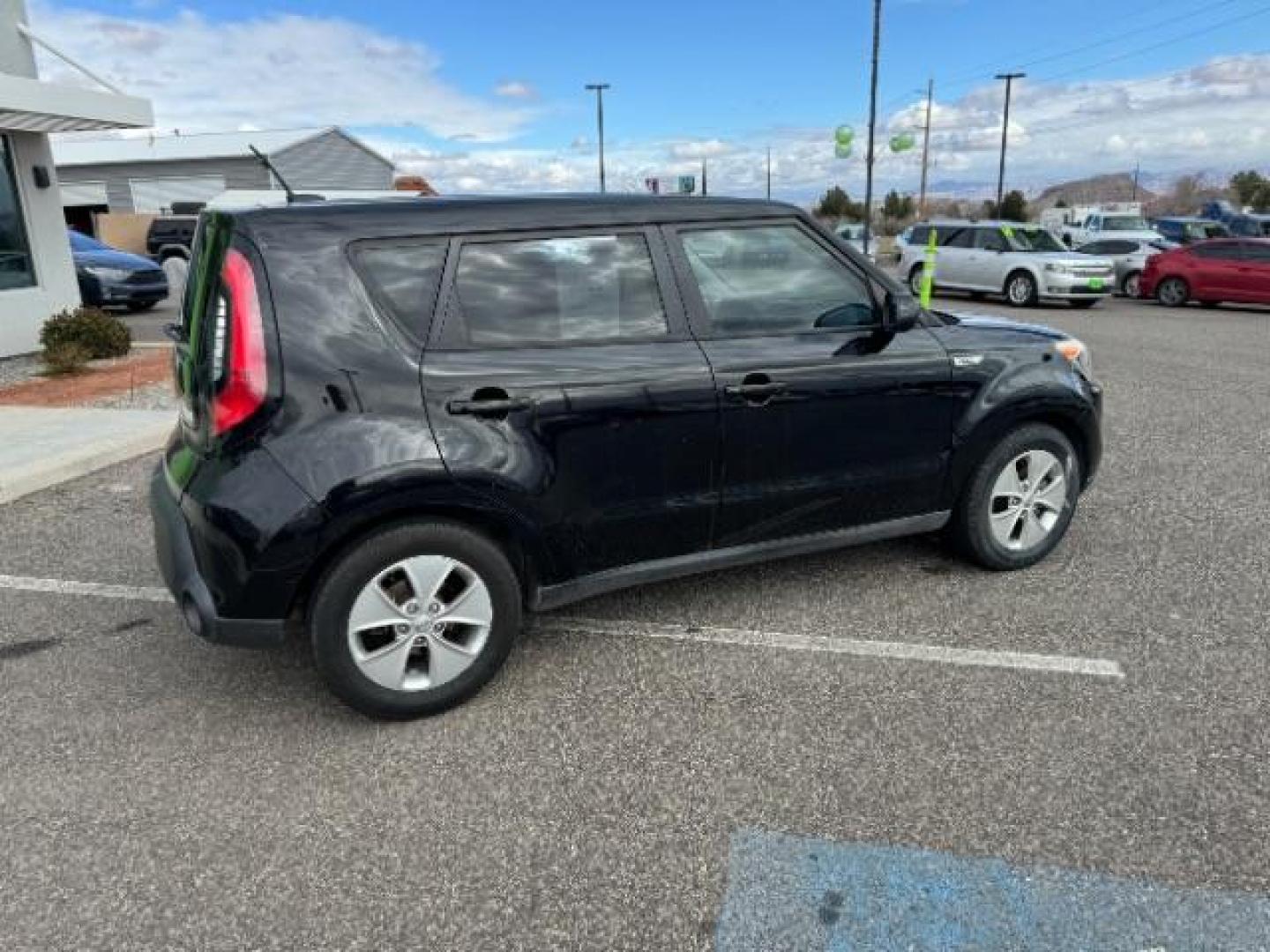 2016 Shadow Black /Black, cloth Kia Soul Base 6A (KNDJN2A28G7) with an 1.6L L4 DOHC 16V engine, 6-Speed Automatic transmission, located at 1865 East Red Hills Pkwy, St. George, 84770, (435) 628-0023, 37.120850, -113.543640 - Photo#10