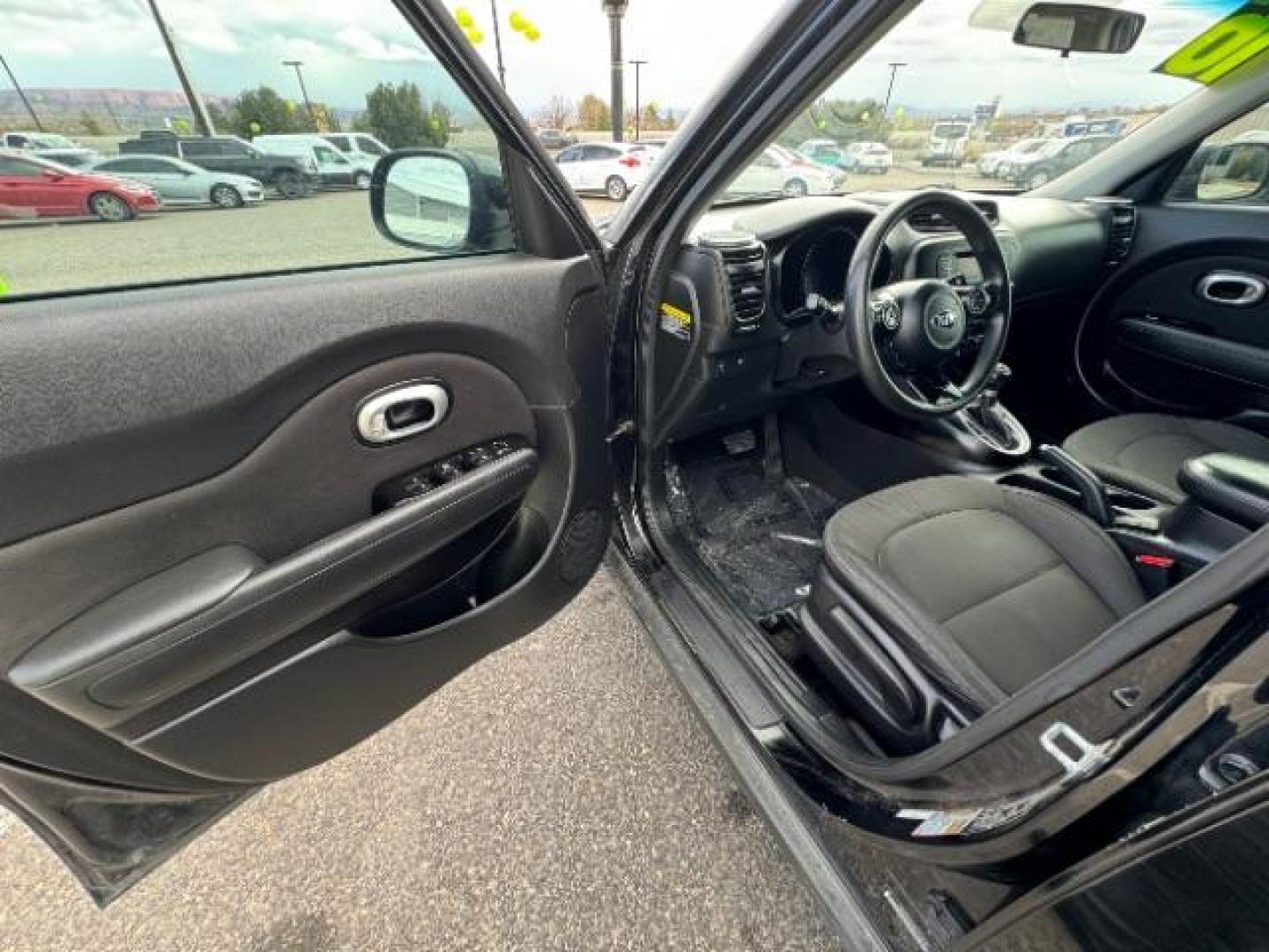 2016 Shadow Black /Black, cloth Kia Soul Base 6A (KNDJN2A28G7) with an 1.6L L4 DOHC 16V engine, 6-Speed Automatic transmission, located at 1865 East Red Hills Pkwy, St. George, 84770, (435) 628-0023, 37.120850, -113.543640 - Photo#12