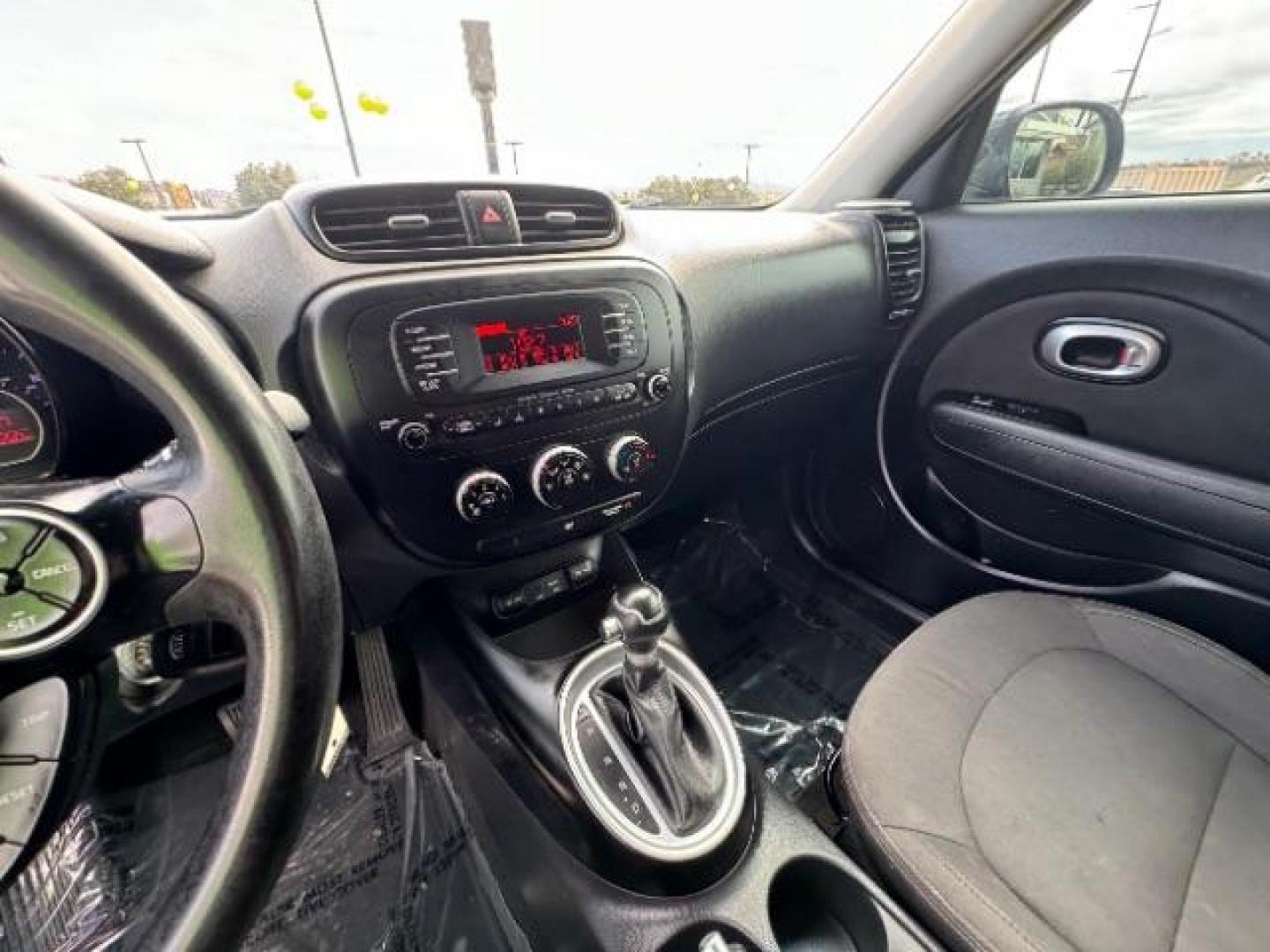 2016 Shadow Black /Black, cloth Kia Soul Base 6A (KNDJN2A28G7) with an 1.6L L4 DOHC 16V engine, 6-Speed Automatic transmission, located at 1865 East Red Hills Pkwy, St. George, 84770, (435) 628-0023, 37.120850, -113.543640 - Photo#15