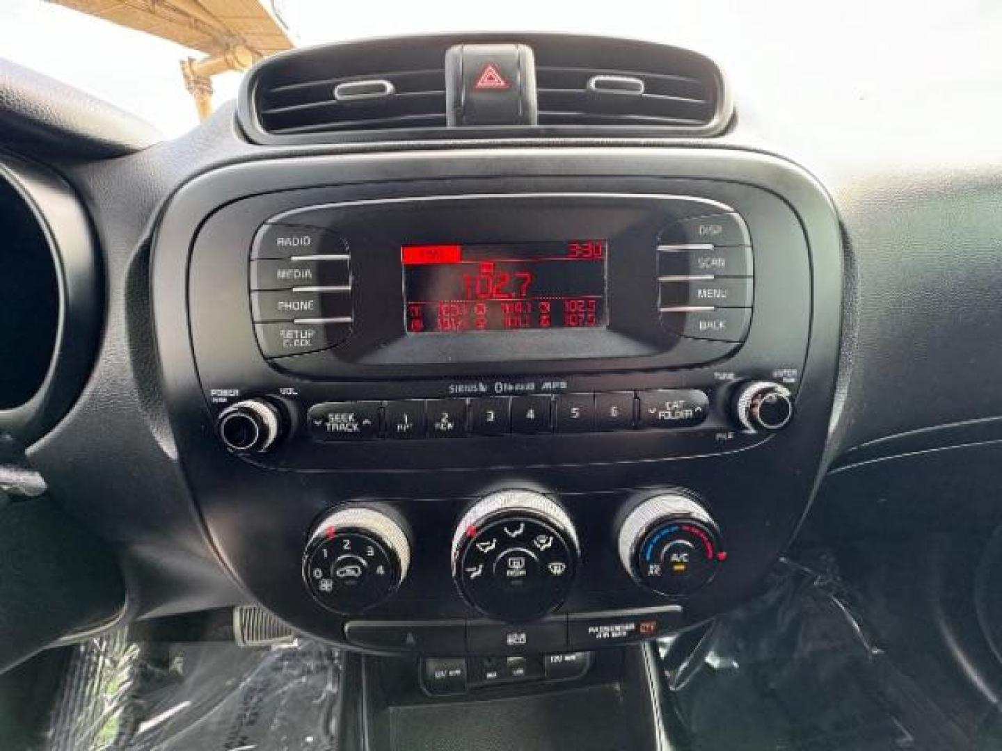 2016 Shadow Black /Black, cloth Kia Soul Base 6A (KNDJN2A28G7) with an 1.6L L4 DOHC 16V engine, 6-Speed Automatic transmission, located at 1865 East Red Hills Pkwy, St. George, 84770, (435) 628-0023, 37.120850, -113.543640 - Photo#20