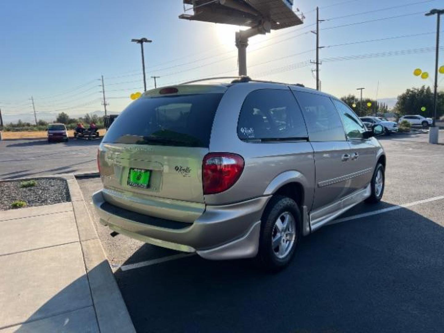 2007 Linen Gold Metallic /Dark Khaki / Light Graystone Leather Interior Dodge Grand Caravan SXT (2D4GP44L07R) with an 3.8L V6 OHV 12V engine, 4-Speed Automatic transmission, located at 1865 East Red Hills Pkwy, St. George, 84770, (435) 628-0023, 37.120850, -113.543640 - Photo#6