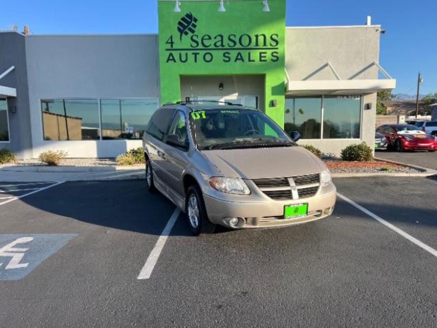 2007 Linen Gold Metallic /Dark Khaki / Light Graystone Leather Interior Dodge Grand Caravan SXT (2D4GP44L07R) with an 3.8L V6 OHV 12V engine, 4-Speed Automatic transmission, located at 1865 East Red Hills Pkwy, St. George, 84770, (435) 628-0023, 37.120850, -113.543640 - We specialize in helping ALL people get the best financing available. No matter your credit score, good, bad or none we can get you an amazing rate. Had a bankruptcy, divorce, or repossessions? We give you the green light to get your credit back on the road. Low down and affordable payments that fit - Photo#0