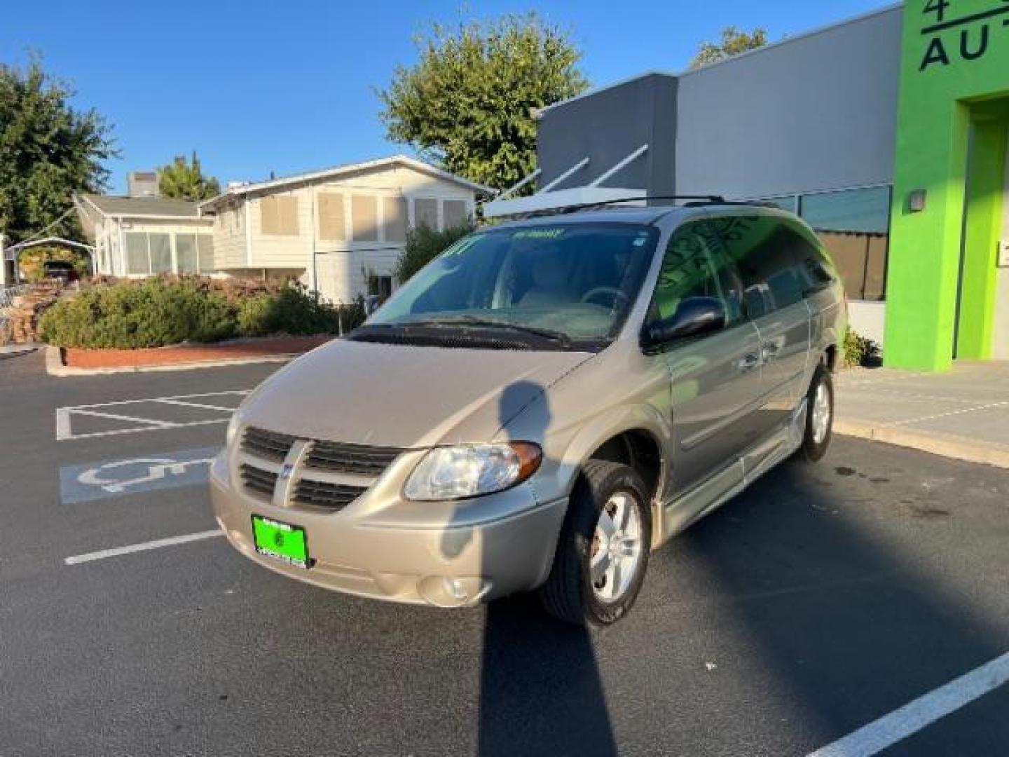 2007 Linen Gold Metallic /Dark Khaki / Light Graystone Leather Interior Dodge Grand Caravan SXT (2D4GP44L07R) with an 3.8L V6 OHV 12V engine, 4-Speed Automatic transmission, located at 1865 East Red Hills Pkwy, St. George, 84770, (435) 628-0023, 37.120850, -113.543640 - We specialize in helping ALL people get the best financing available. No matter your credit score, good, bad or none we can get you an amazing rate. Had a bankruptcy, divorce, or repossessions? We give you the green light to get your credit back on the road. Low down and affordable payments that fit - Photo#2