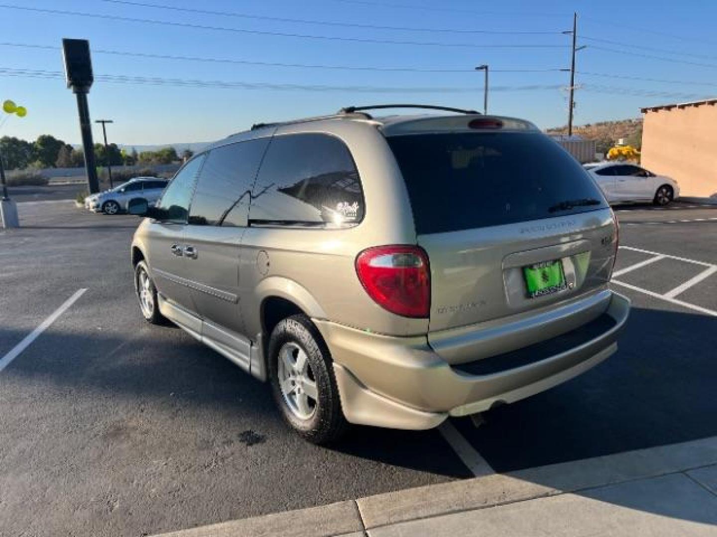 2007 Linen Gold Metallic /Dark Khaki / Light Graystone Leather Interior Dodge Grand Caravan SXT (2D4GP44L07R) with an 3.8L V6 OHV 12V engine, 4-Speed Automatic transmission, located at 1865 East Red Hills Pkwy, St. George, 84770, (435) 628-0023, 37.120850, -113.543640 - We specialize in helping ALL people get the best financing available. No matter your credit score, good, bad or none we can get you an amazing rate. Had a bankruptcy, divorce, or repossessions? We give you the green light to get your credit back on the road. Low down and affordable payments that fit - Photo#4