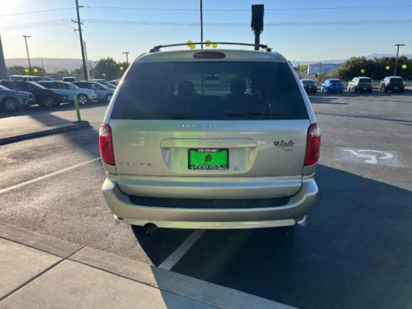 2007 Linen Gold Metallic /Dark Khaki / Light Graystone Leather Interior Dodge Grand Caravan SXT (2D4GP44L07R) with an 3.8L V6 OHV 12V engine, 4-Speed Automatic transmission, located at 1865 East Red Hills Pkwy, St. George, 84770, (435) 628-0023, 37.120850, -113.543640 - We specialize in helping ALL people get the best financing available. No matter your credit score, good, bad or none we can get you an amazing rate. Had a bankruptcy, divorce, or repossessions? We give you the green light to get your credit back on the road. Low down and affordable payments that fit - Photo#5