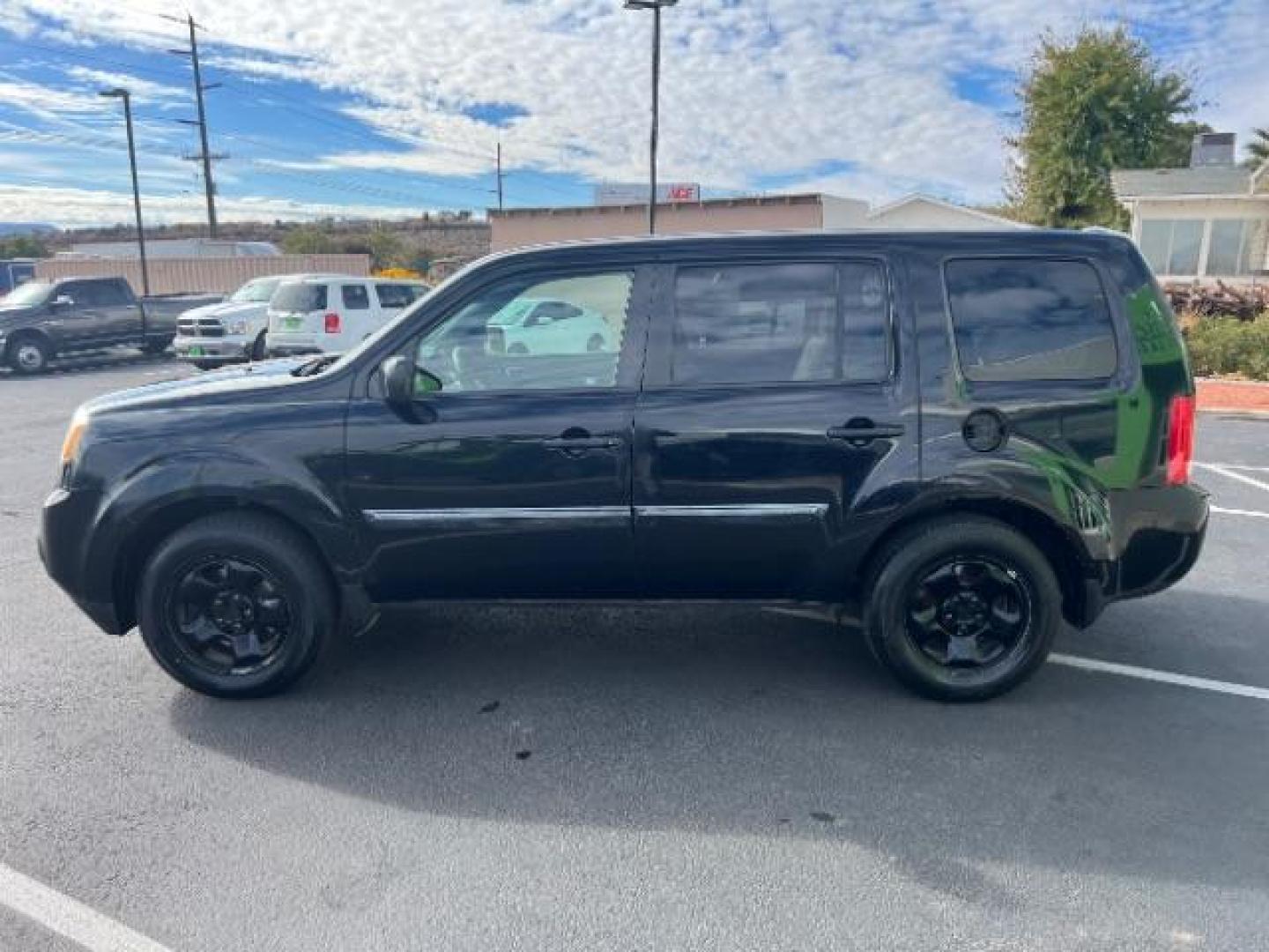 2012 Crystal Black Pearl /Gray Cloth Interior Honda Pilot LX 2WD 5-Spd AT (5FNYF3H27CB) with an 3.5L V6 SOHC 24V engine, 5-Speed Automatic transmission, located at 1865 East Red Hills Pkwy, St. George, 84770, (435) 628-0023, 37.120850, -113.543640 - Photo#3