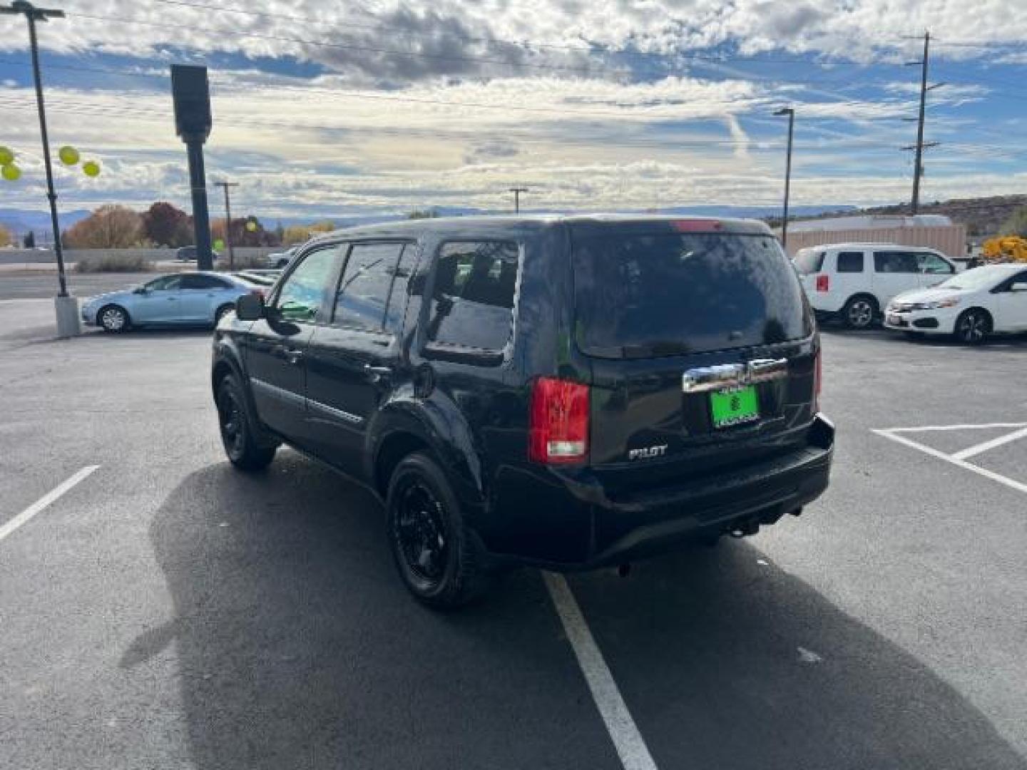 2012 Crystal Black Pearl /Gray Cloth Interior Honda Pilot LX 2WD 5-Spd AT (5FNYF3H27CB) with an 3.5L V6 SOHC 24V engine, 5-Speed Automatic transmission, located at 1865 East Red Hills Pkwy, St. George, 84770, (435) 628-0023, 37.120850, -113.543640 - Photo#6