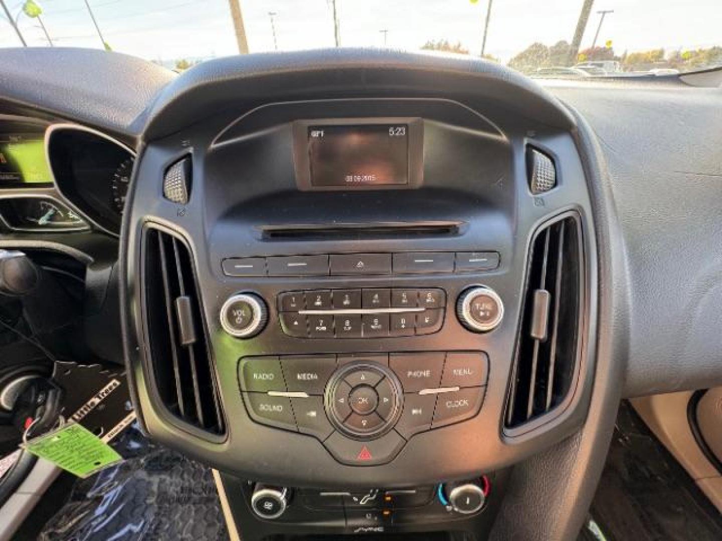 2015 Tuxedo Black Metalli /Charcoal Black Inser Ford Focus SE Sedan (1FADP3F21FL) with an 2.0L L4 DOHC 16V engine, 6-Speed Automatic transmission, located at 940 North Main Street, Cedar City, UT, 84720, (435) 628-0023, 37.692936, -113.061897 - Photo#21