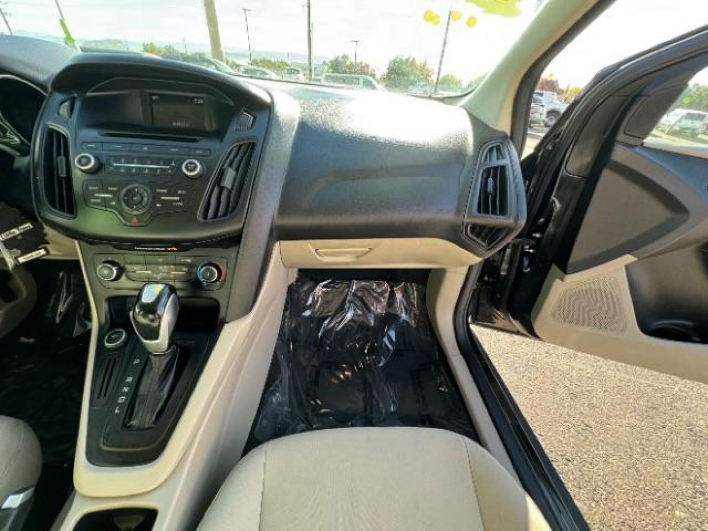 2015 Tuxedo Black Metalli /Charcoal Black Inser Ford Focus SE Sedan (1FADP3F21FL) with an 2.0L L4 DOHC 16V engine, 6-Speed Automatic transmission, located at 940 North Main Street, Cedar City, UT, 84720, (435) 628-0023, 37.692936, -113.061897 - Photo#31