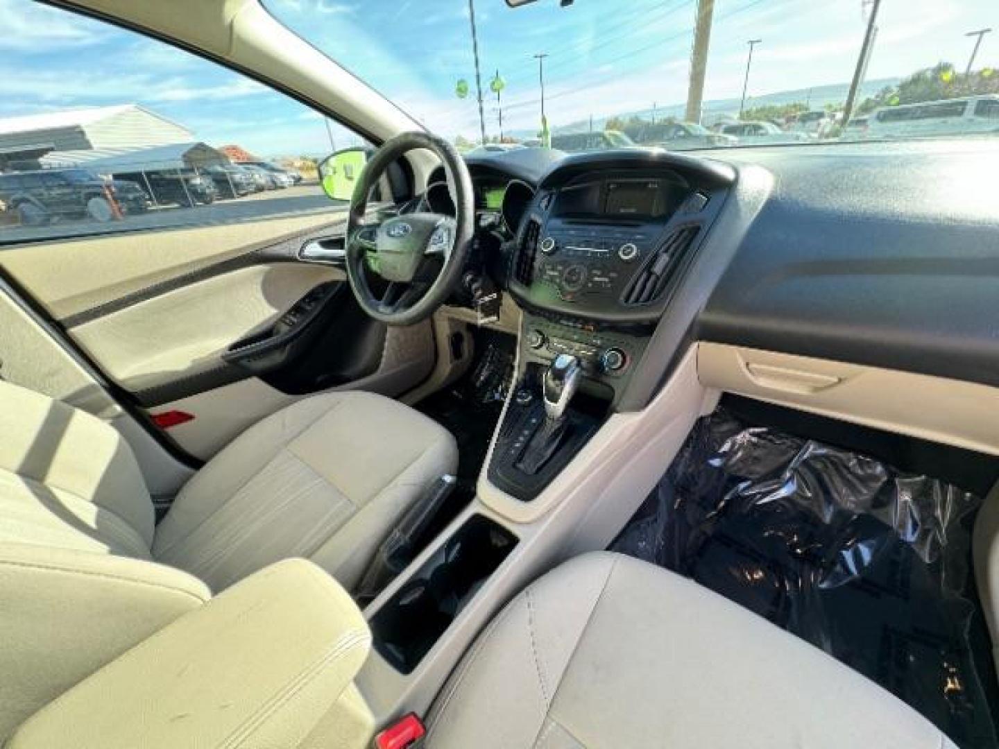 2015 Tuxedo Black Metalli /Charcoal Black Inser Ford Focus SE Sedan (1FADP3F21FL) with an 2.0L L4 DOHC 16V engine, 6-Speed Automatic transmission, located at 940 North Main Street, Cedar City, UT, 84720, (435) 628-0023, 37.692936, -113.061897 - Photo#30